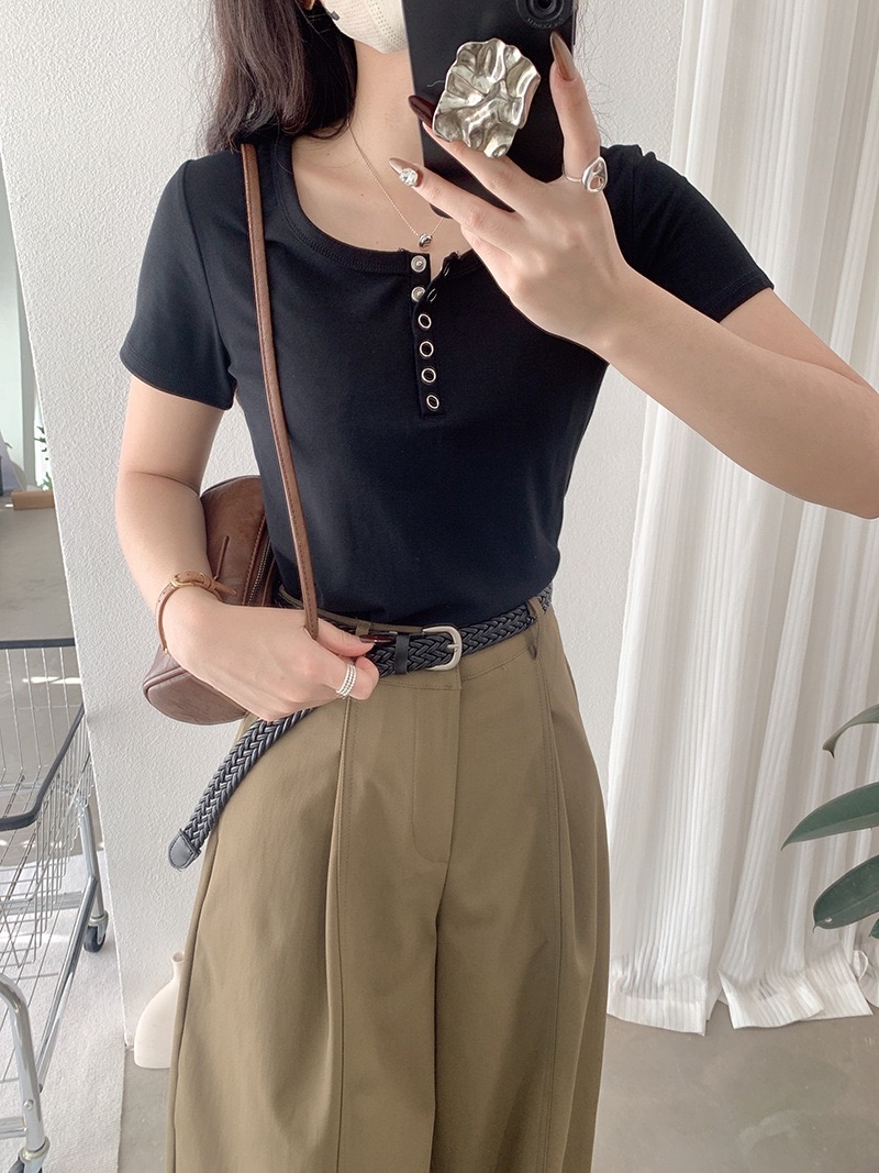 纯色正肩Tee 简约小纽扣设计