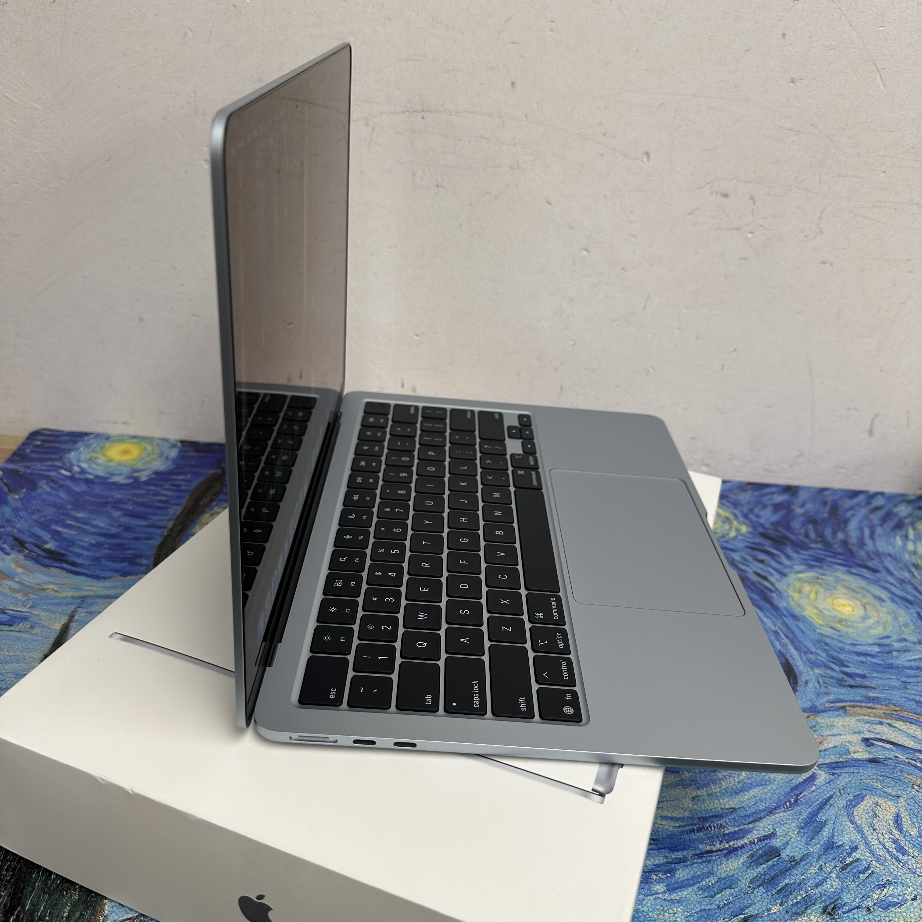 #5948 APPLE  MacBook Air M4 2025 M4 CPU/ 16GB Ram/512GB SSD/10核心GPU/Liquid Retina Mon/13吋/天藍色/Gaming Laptop / Notebook / 超強續航能力/文書機 / 畫圖 / 剪片 / Movie / Netflix