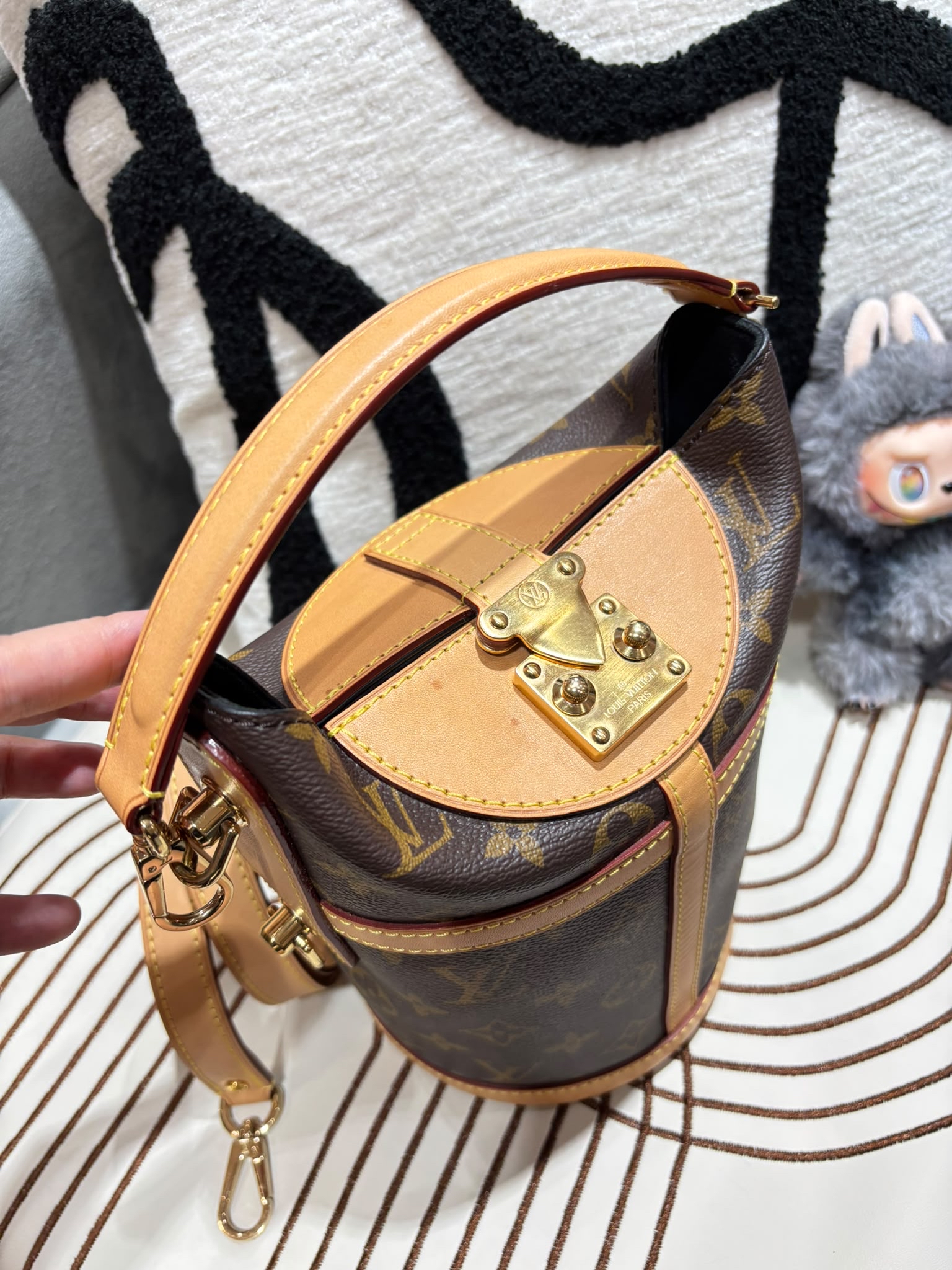 Lv Duffle bag 薯條包 bucket bag M43587 100%Authentic,95%new✅dust bag