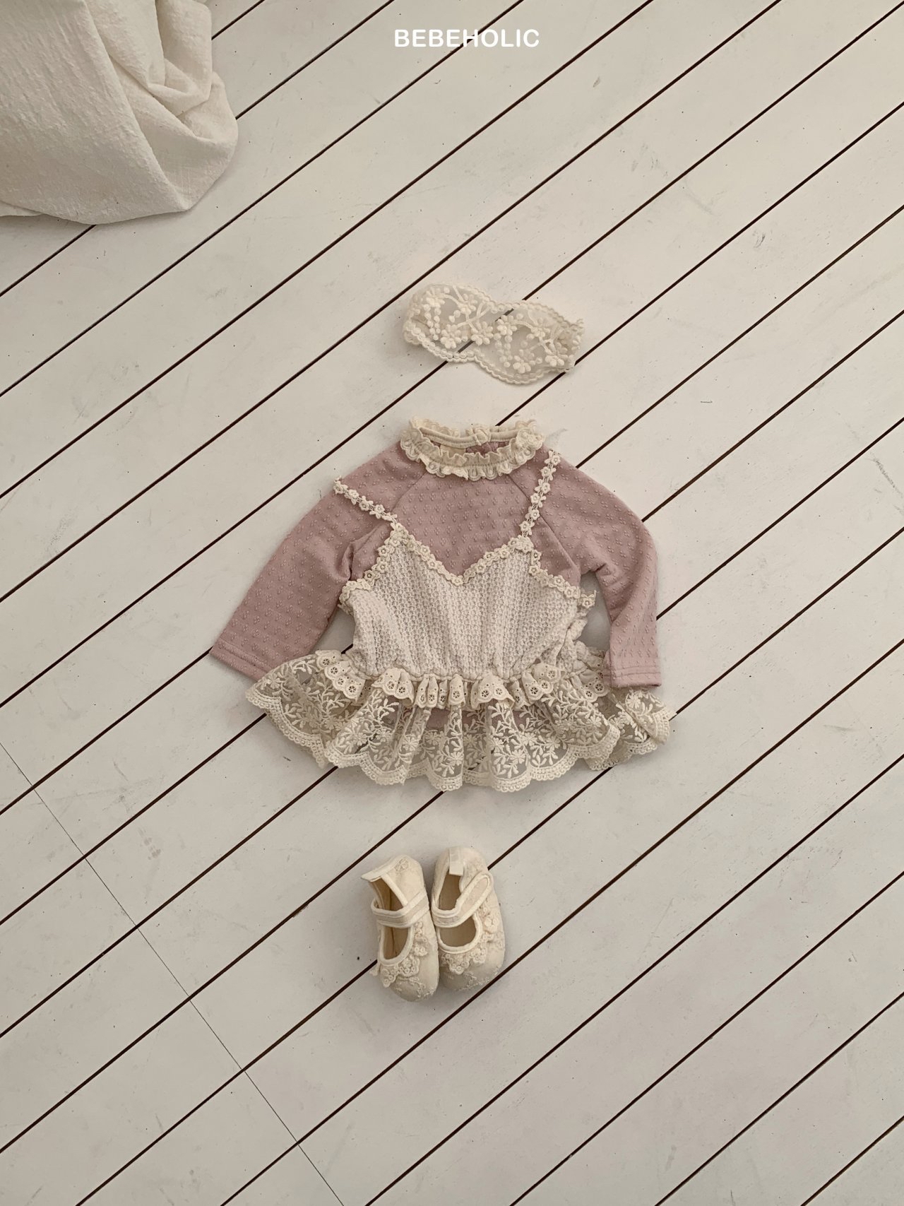 🌸預訂 韓國直送🌸🇰🇷BEBEHOLIC兩色標籤蕾絲花邊吊帶胸衣