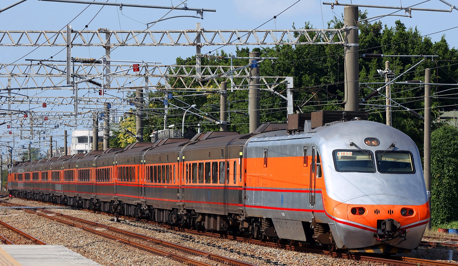 台鉄PP自強號列車 聲鐵雙車頭加四節車廂 N規