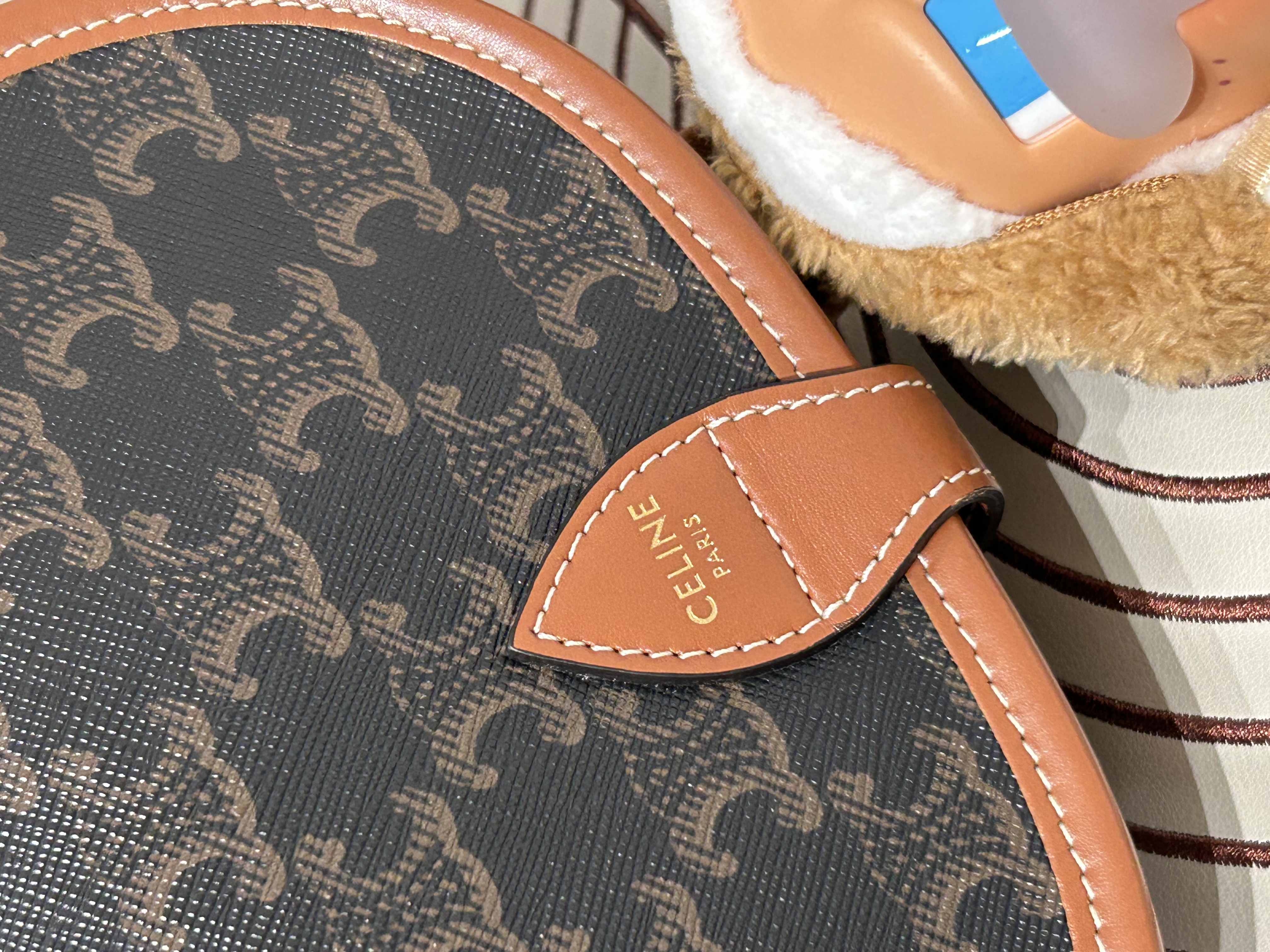 CELINE FOLCO medium Crossbody Bag 100%Authentic, 99%New✅收據✅dust bag