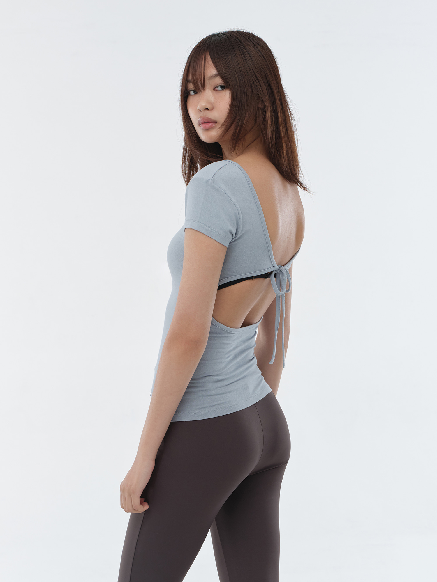 預購_Back open short-sleeved T-shirt by Conch