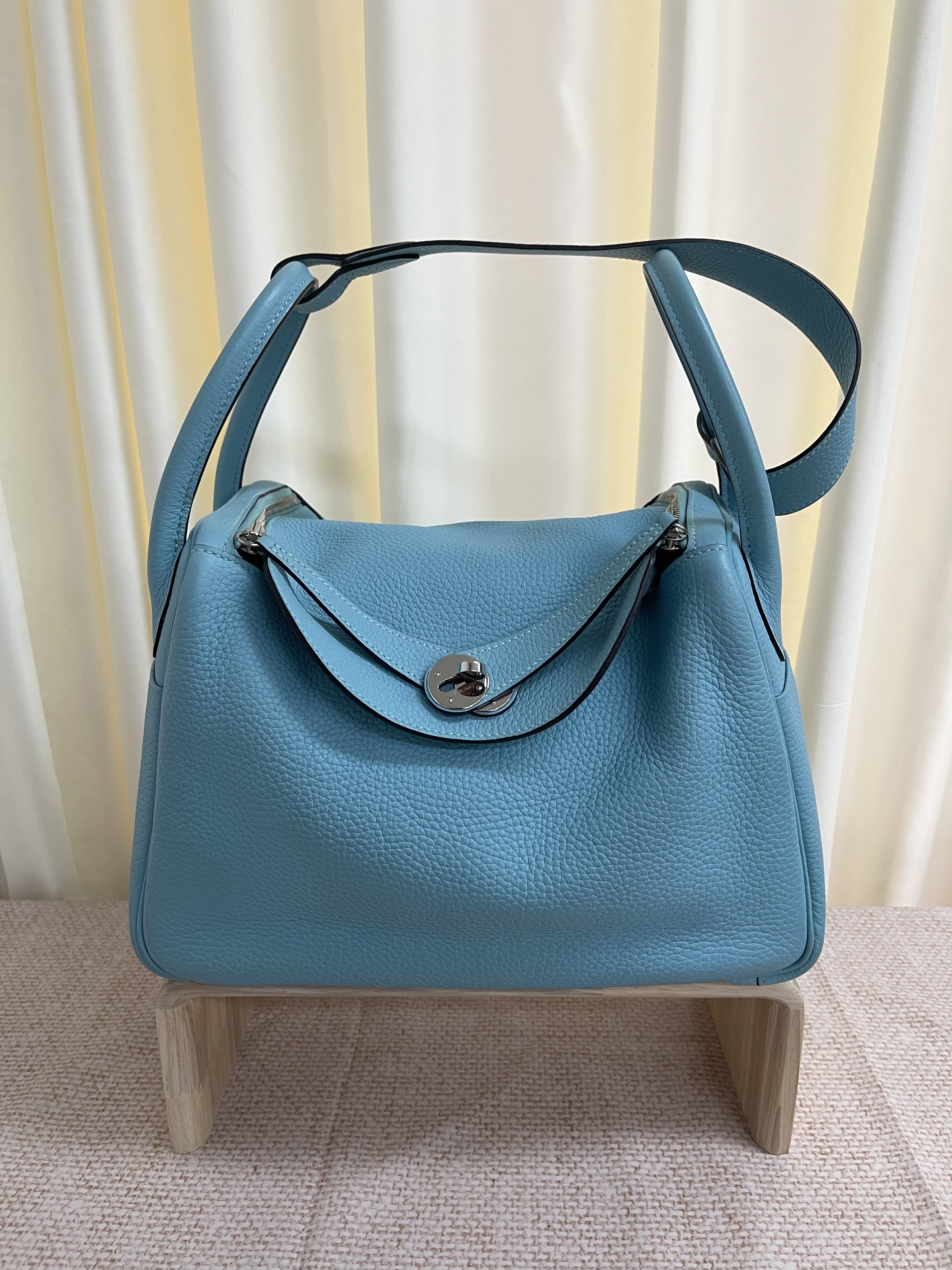 Pre-owned Hermes Lindy 30/ /Stamp T/ Product Code: 26020303