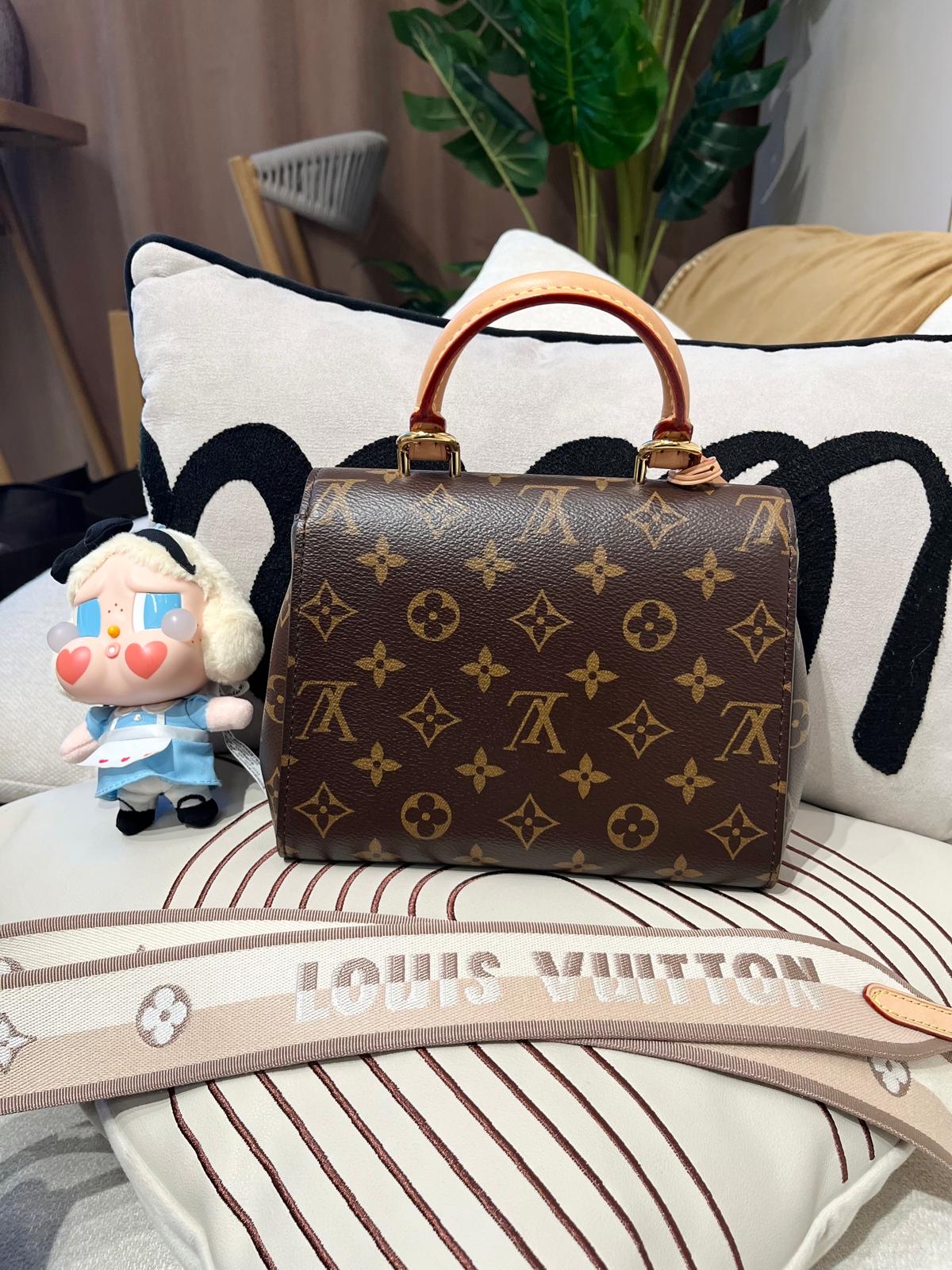 LV Cluny Mini Bag Monogram 100%Authentic, 98%New ✅Key Lock✅Dust bag 