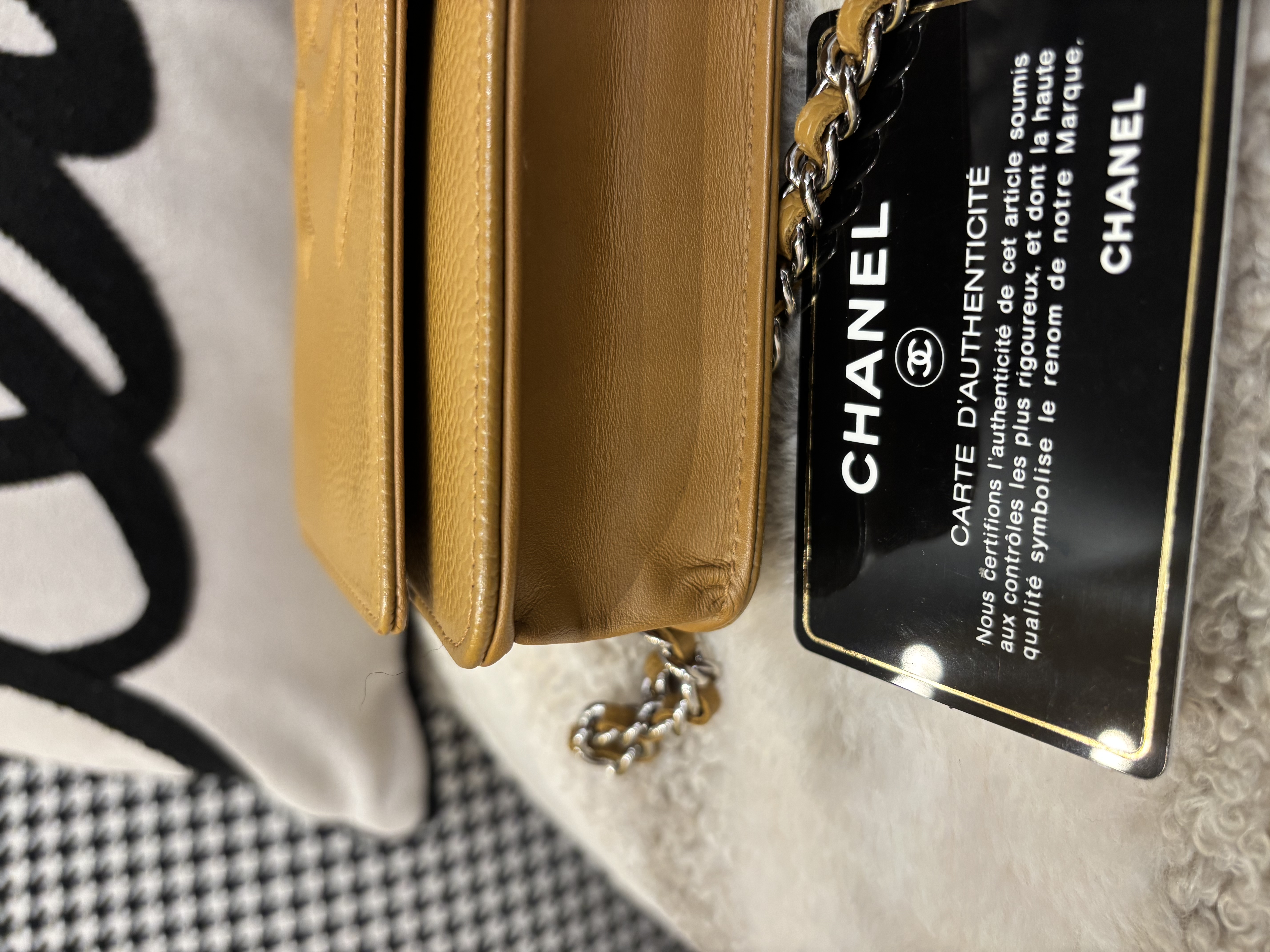 Chanel wallet on chain 100%Authentic, 98%New ✅17Card✅Box