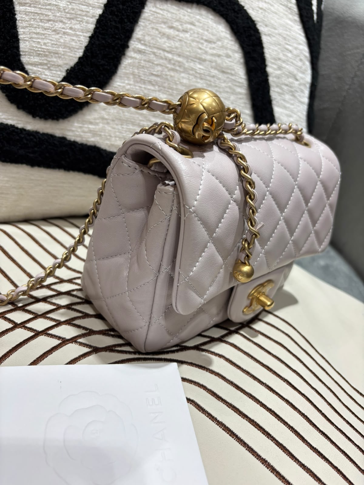 Chanel mini flap with pearl crush 金球方胖子 100%Authentic,98%new ✅晶片✅收據✅dust bag✅box