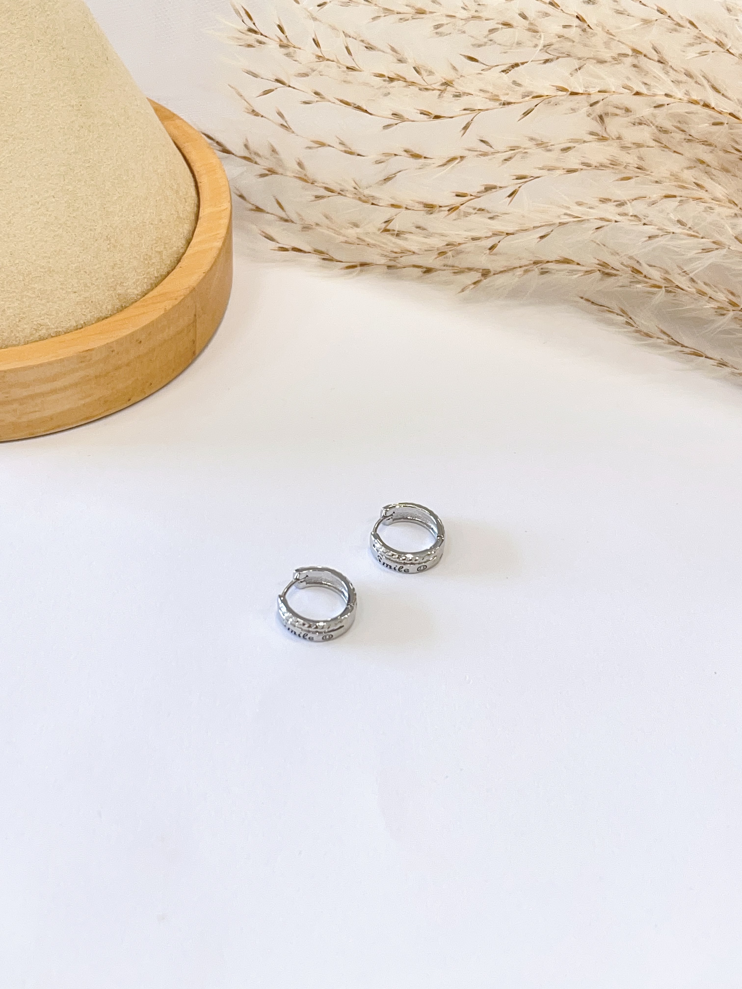 简约Smile字母耳扣耳环