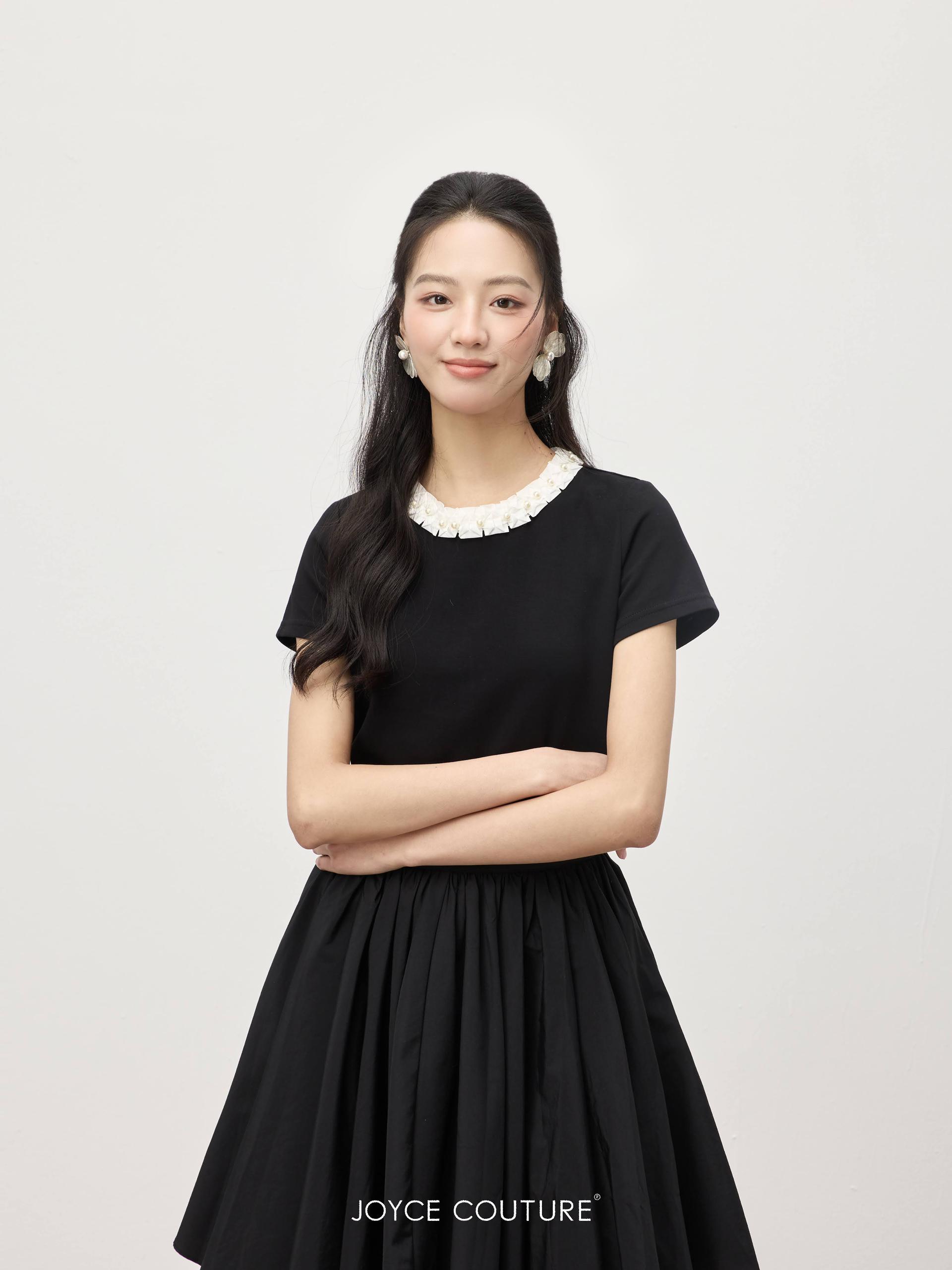 领口珍珠点缀上衣 T0187