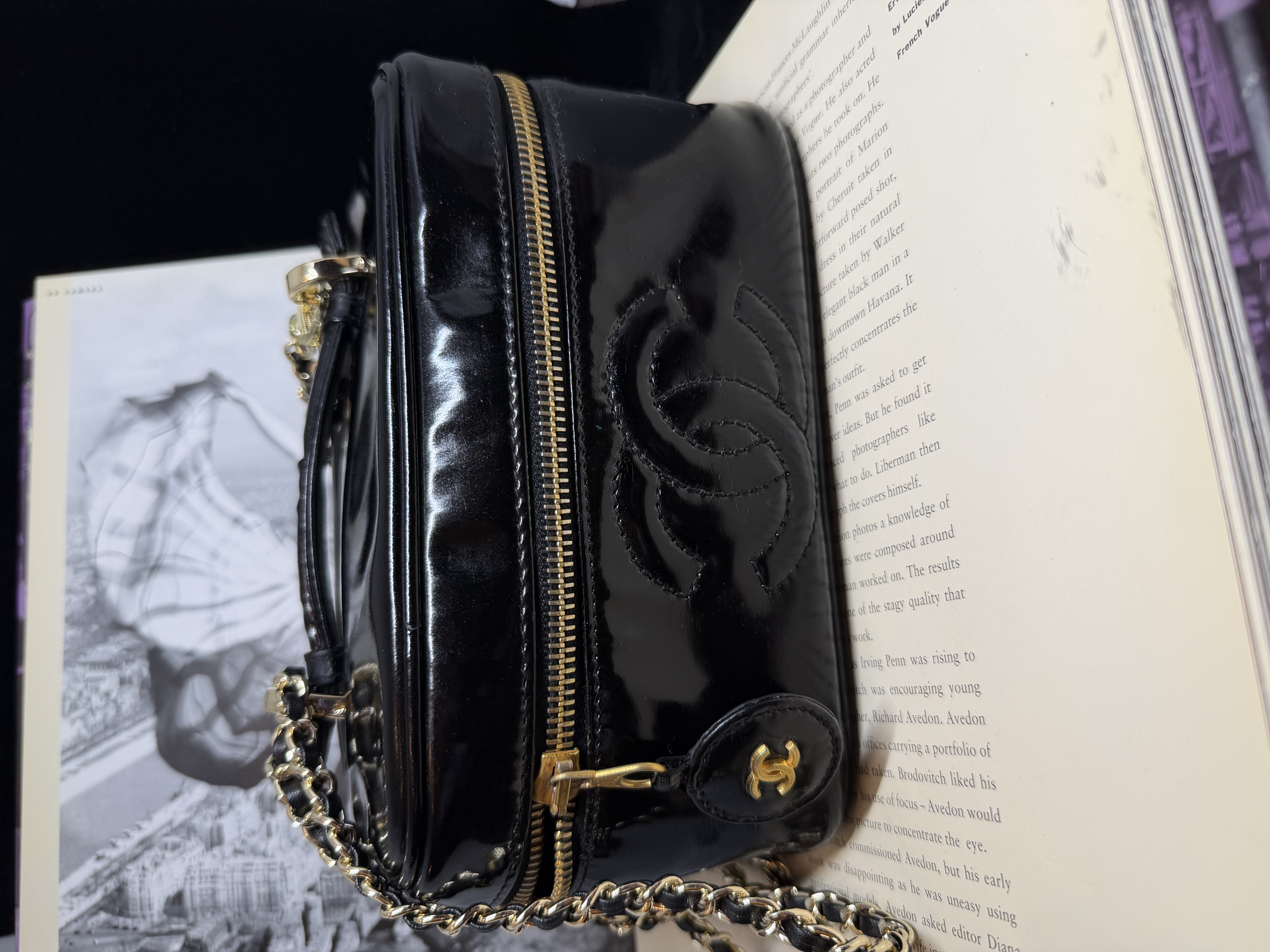 vintage chanel cc vanity case black patent leather