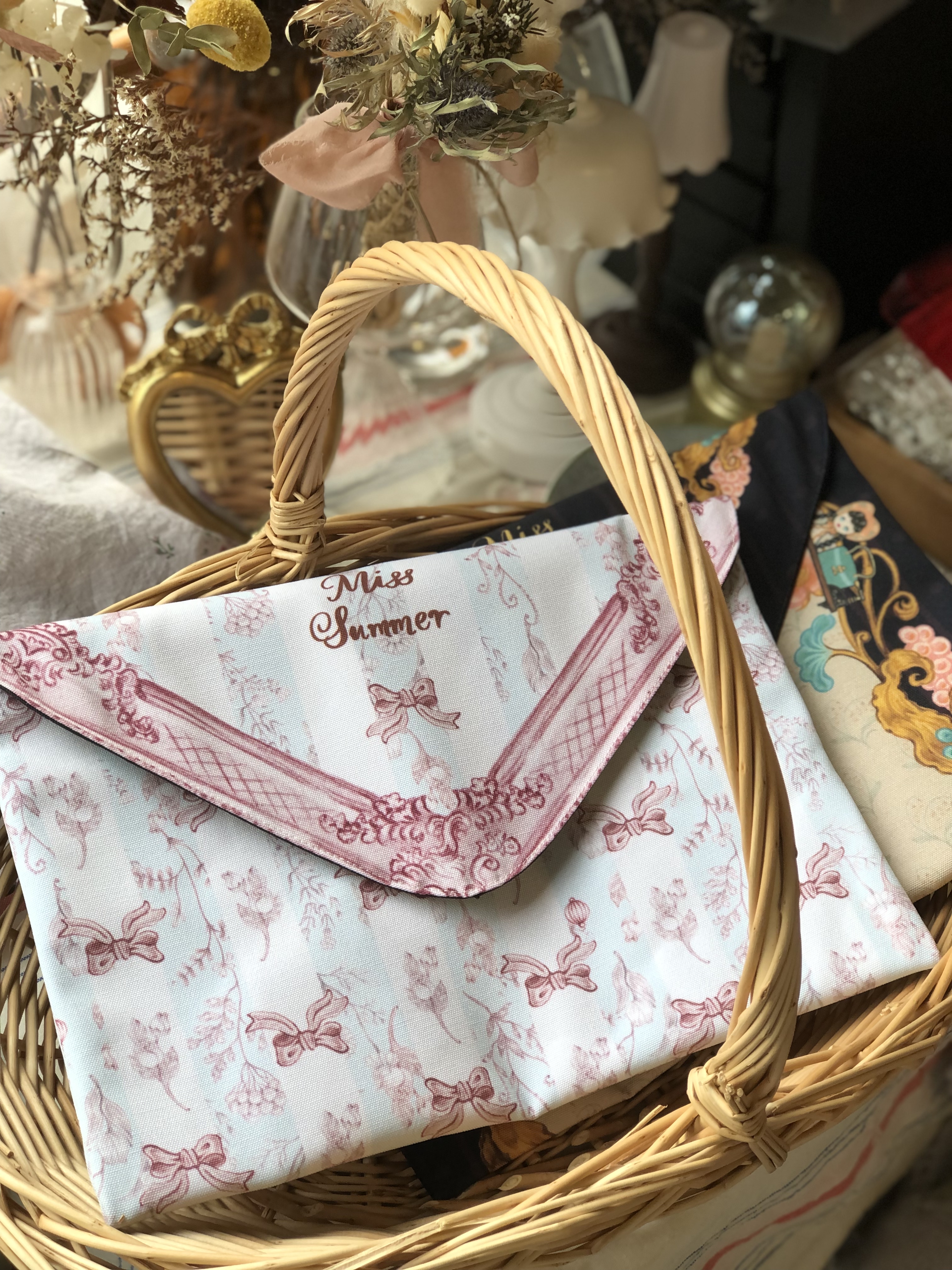 Miss Summer envelope clutch