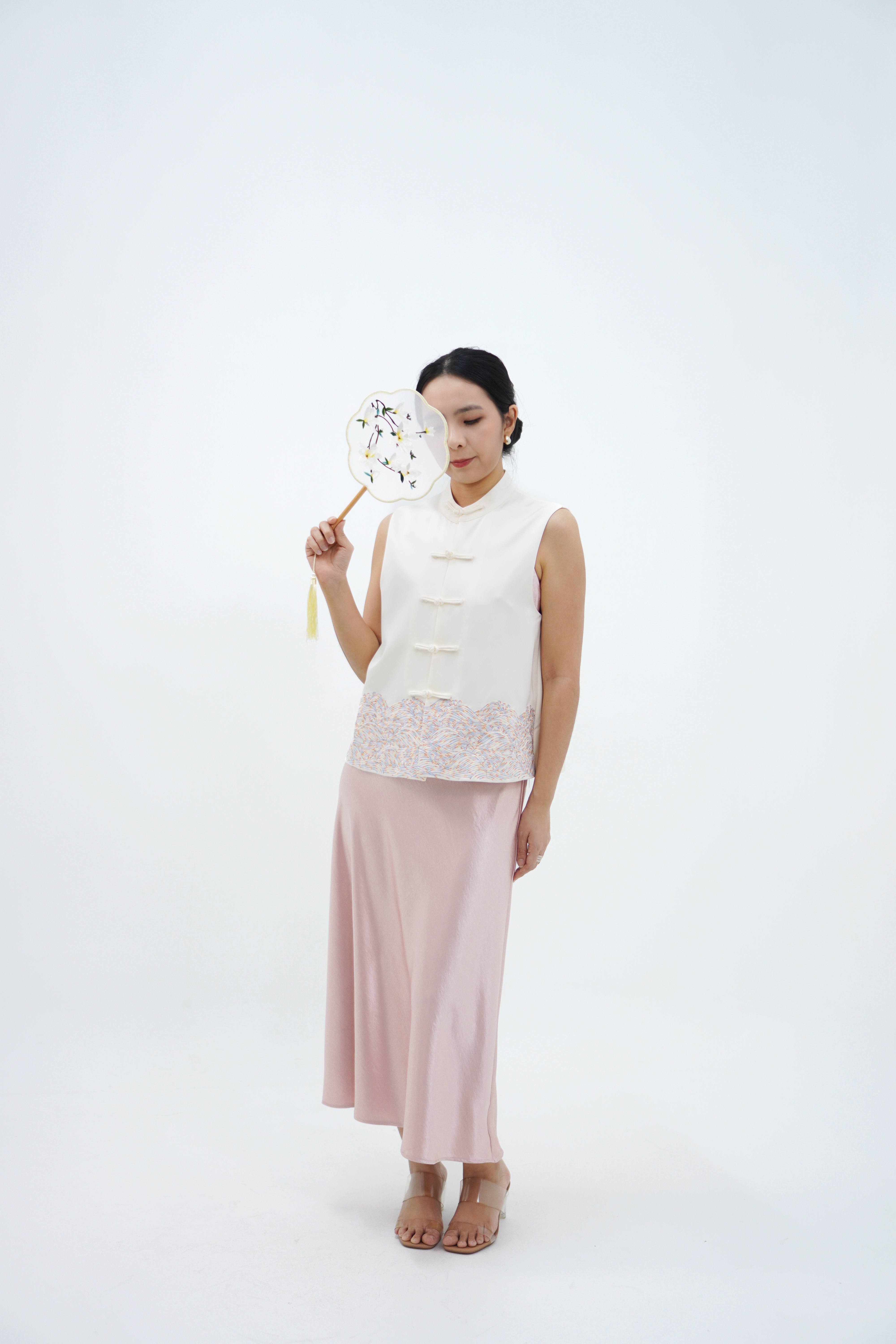 醋酸刺绣新中式马甲 Embroidered Oriental Vest