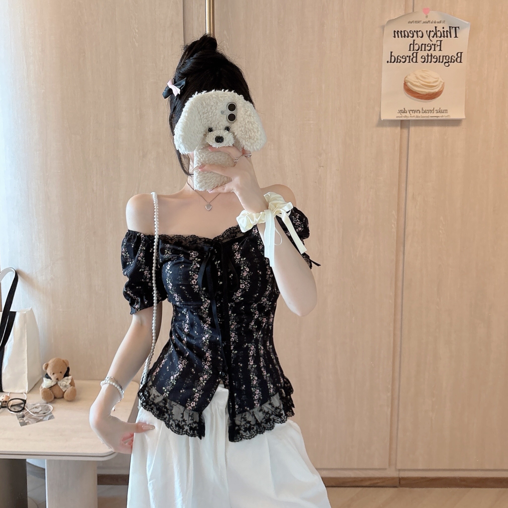 B192(1830) 韩系纯欲风领边蝴蝶结系带蕾丝拼碎花前排爱心钮黑上衣