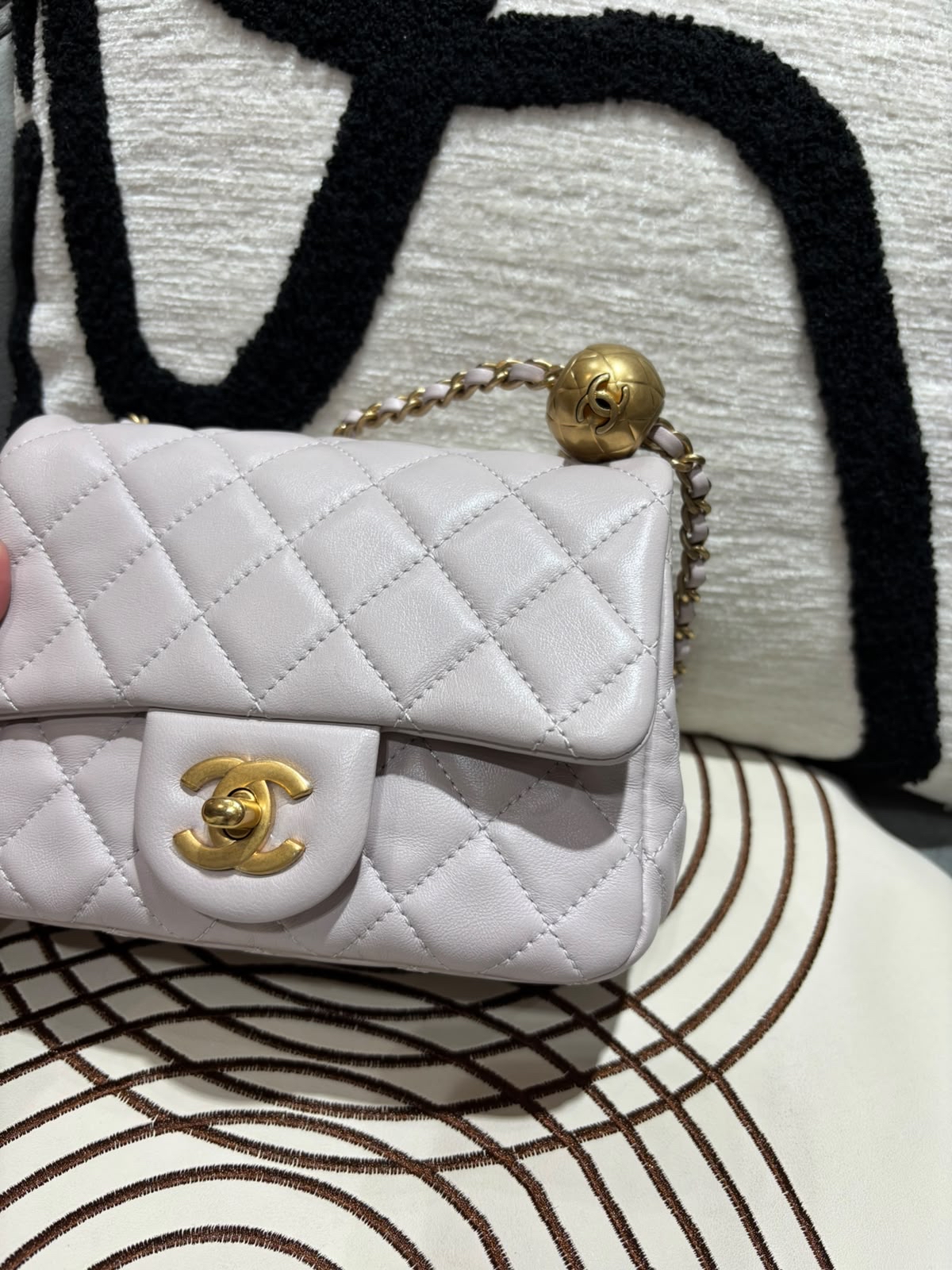 Chanel mini flap with pearl crush 金球方胖子 100%Authentic,98%new ✅晶片✅收據✅dust bag✅box