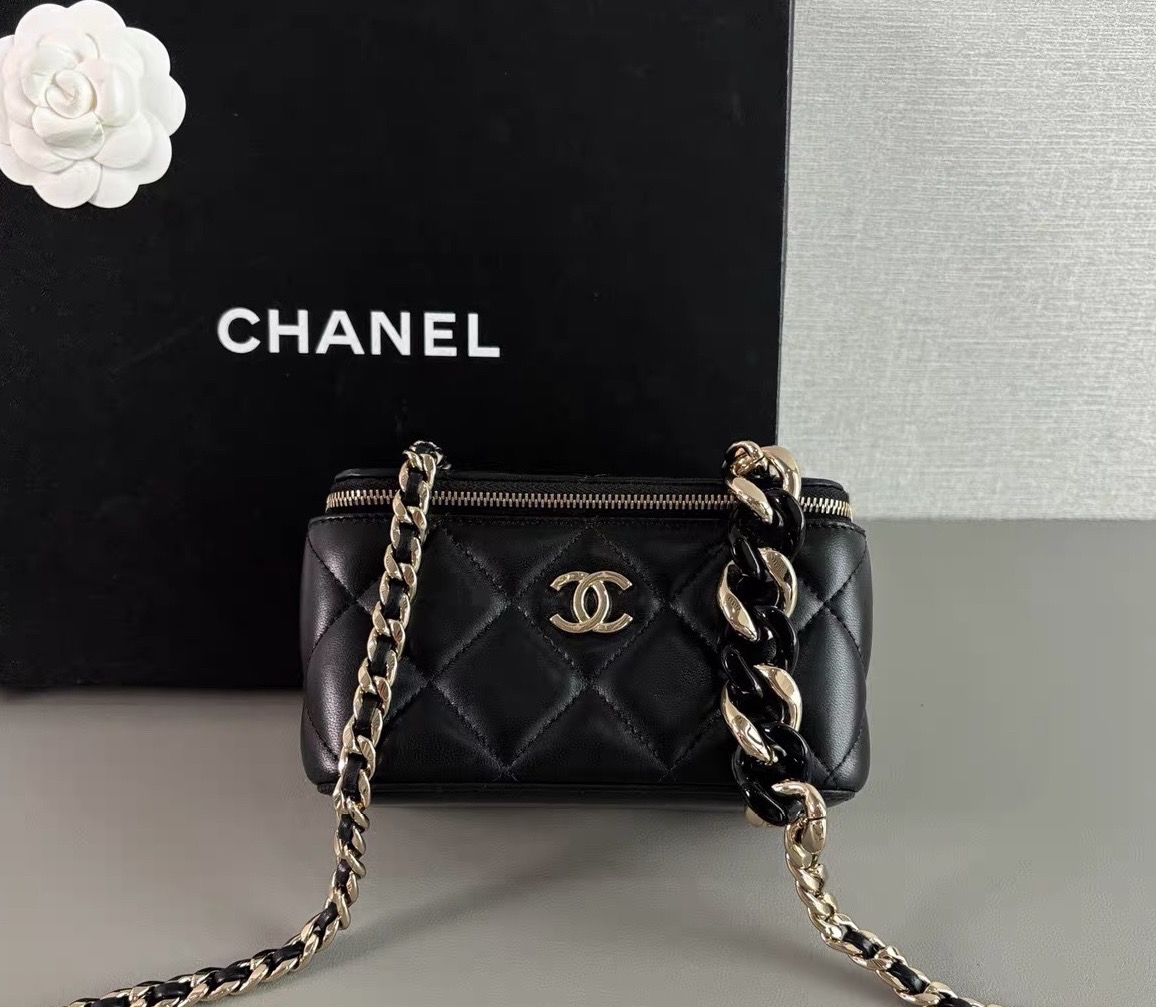 【預訂貨品】Chanel黑金羊皮化妝包