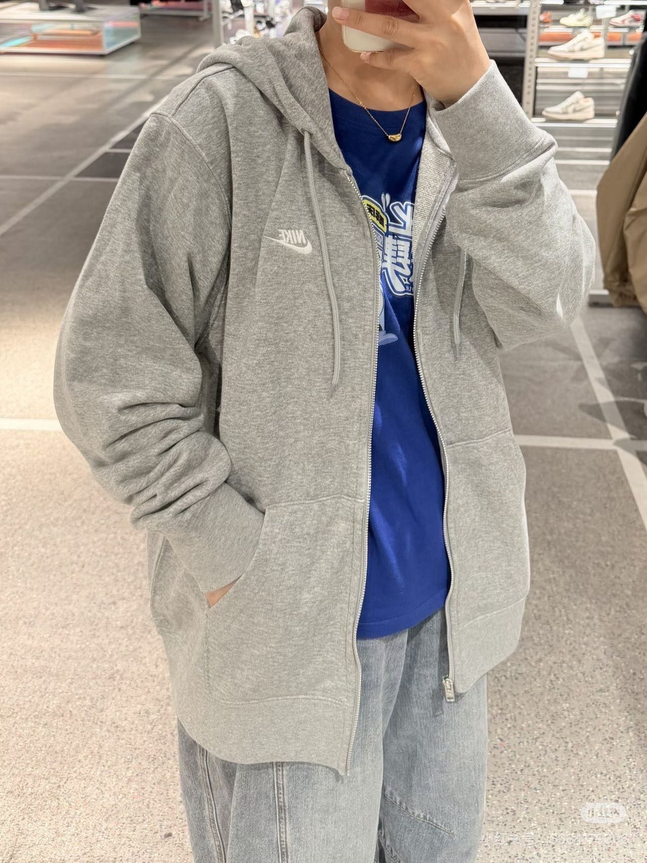 $115件。2件起$105件。4色選擇/Nike經典連帽衛衣外套