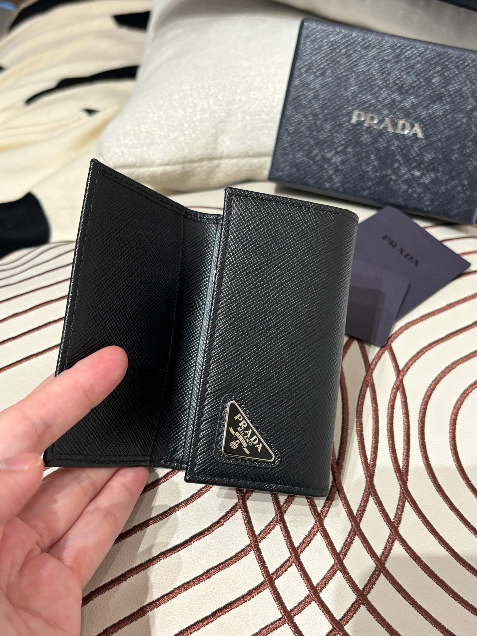 未使用品 Prada Key Holder 黑色十字紋牛皮 100%Authentic, Unused未使用品 ✅ certificate✅Box