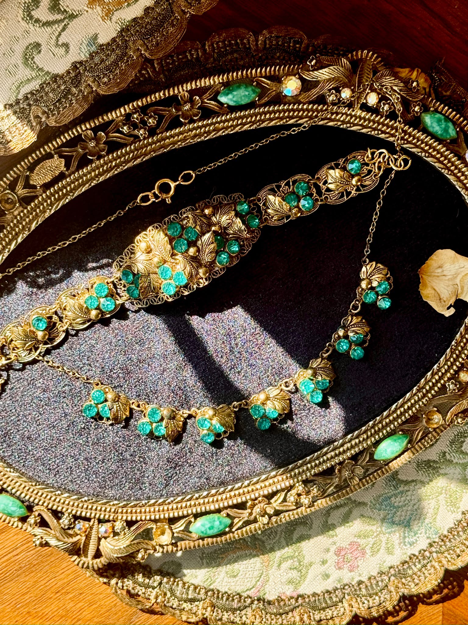 1930-50s Czechoslovakian Green Grape Motif Rhinestone Necklace/Bracelet  (C004)