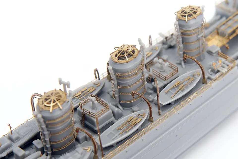 1/700 Japanese cruiser Kuma 1942 (with Photo-Etched Parts)