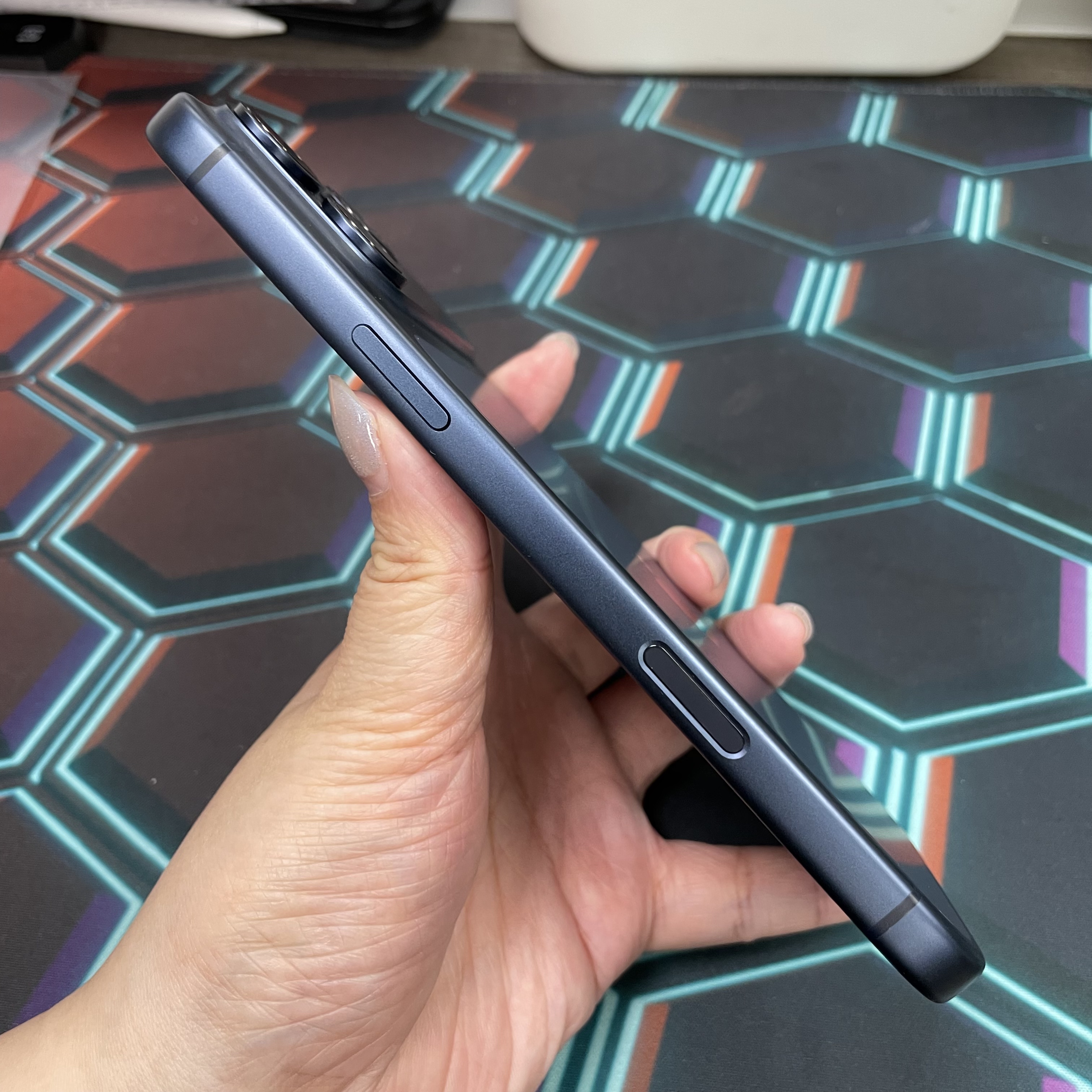 *7077 17 Pro max 完美機 512GB 電100 藍色 blue