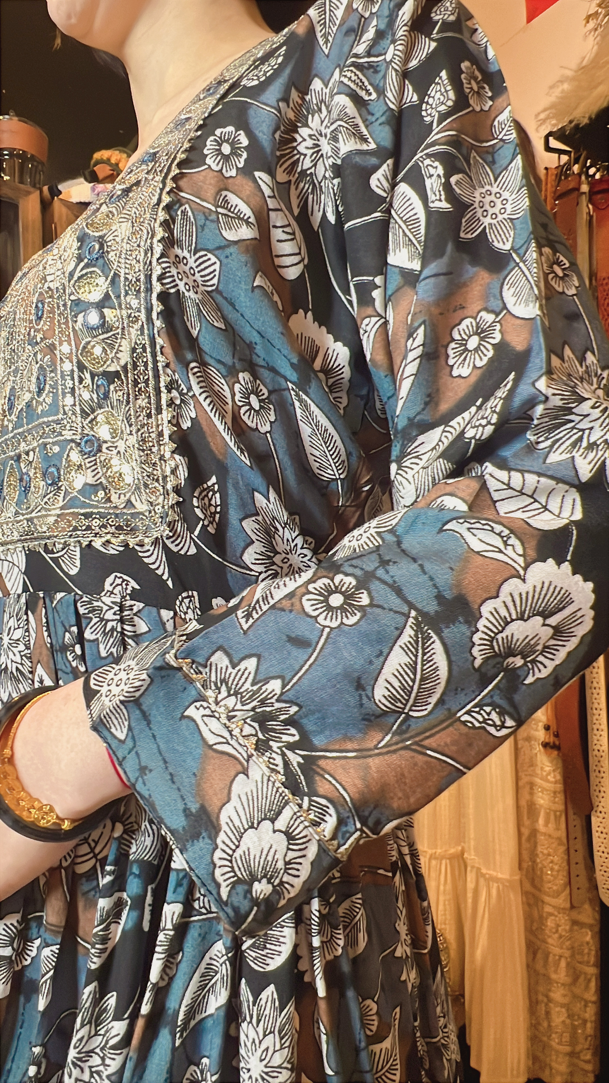 Black Floral X Leaf with SIlver Emb. OP 48" #1053