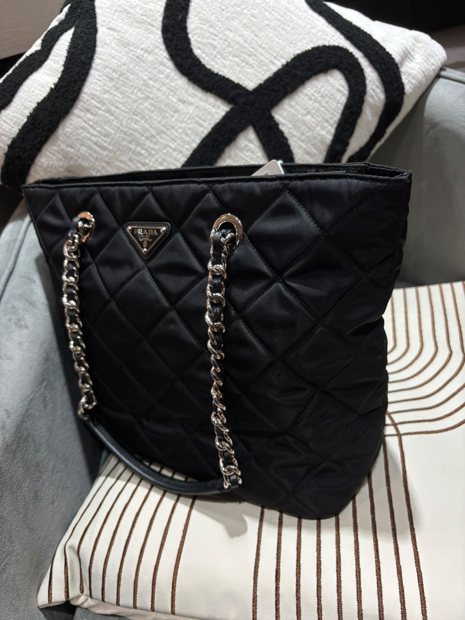 Prada nylon zip shoulder bag 拉鍊tote bag 100%Authentic ,98%new✅dust bag