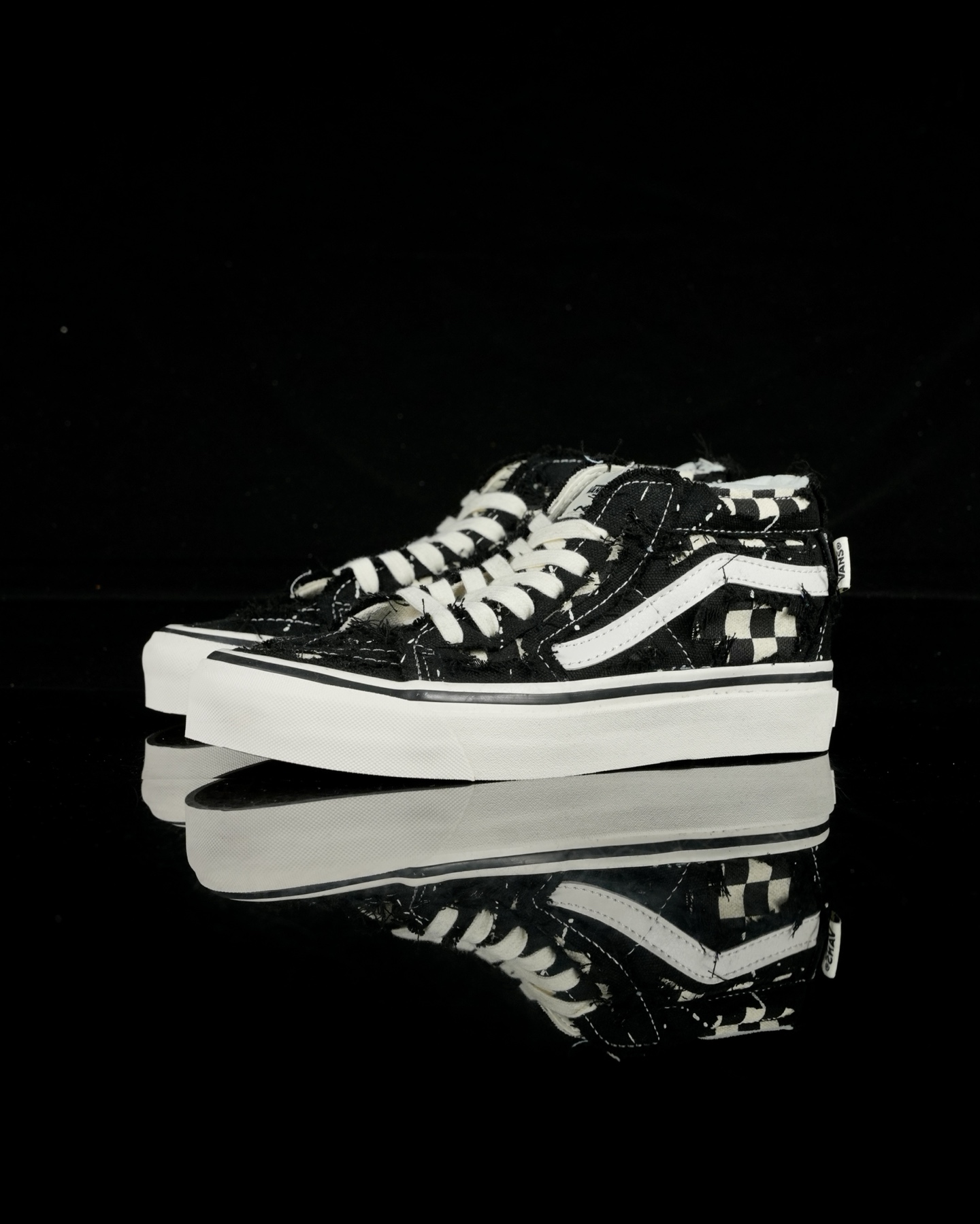 Vans x Invincible Sk8-Mid Reissue