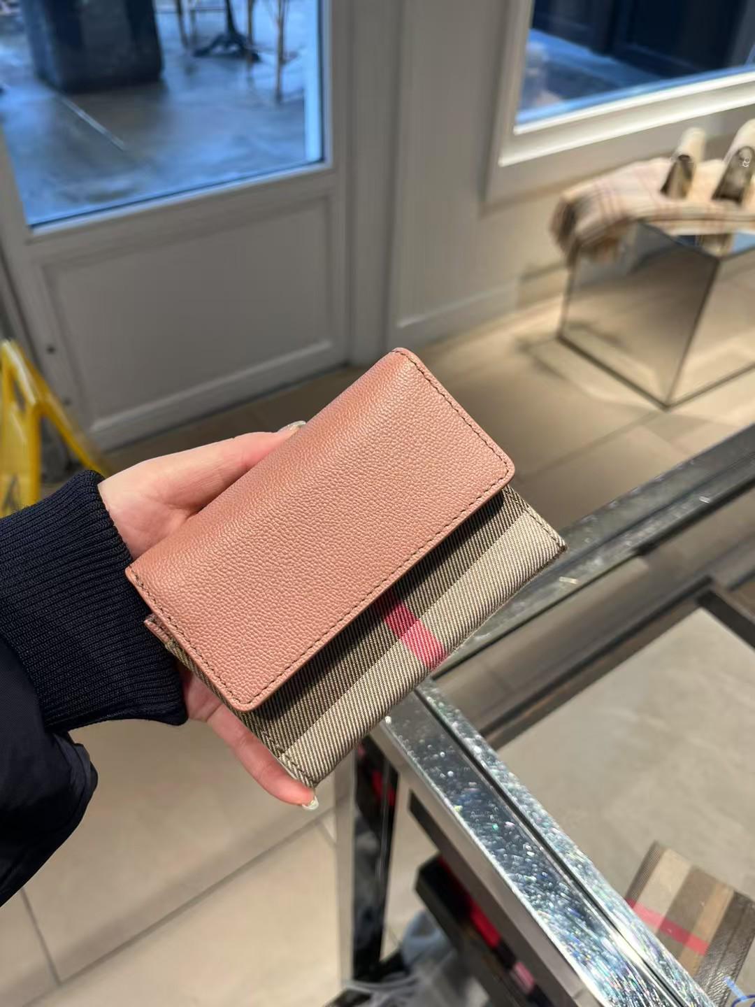 預購 Burberry🌈🌈折扣款 拉鏈卡包 Sale