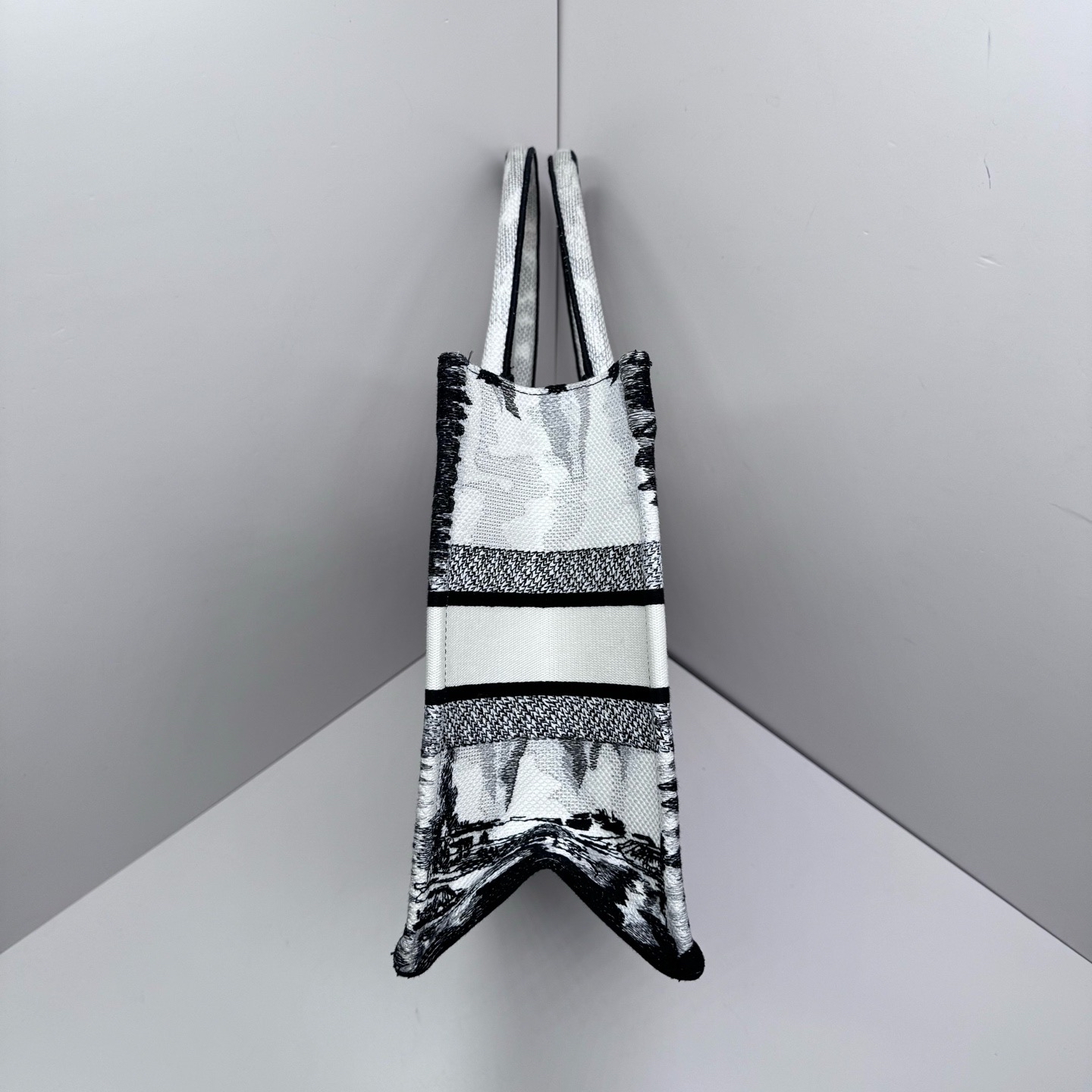 Pre-Owned Dior Booktote / Product Code: 26040718