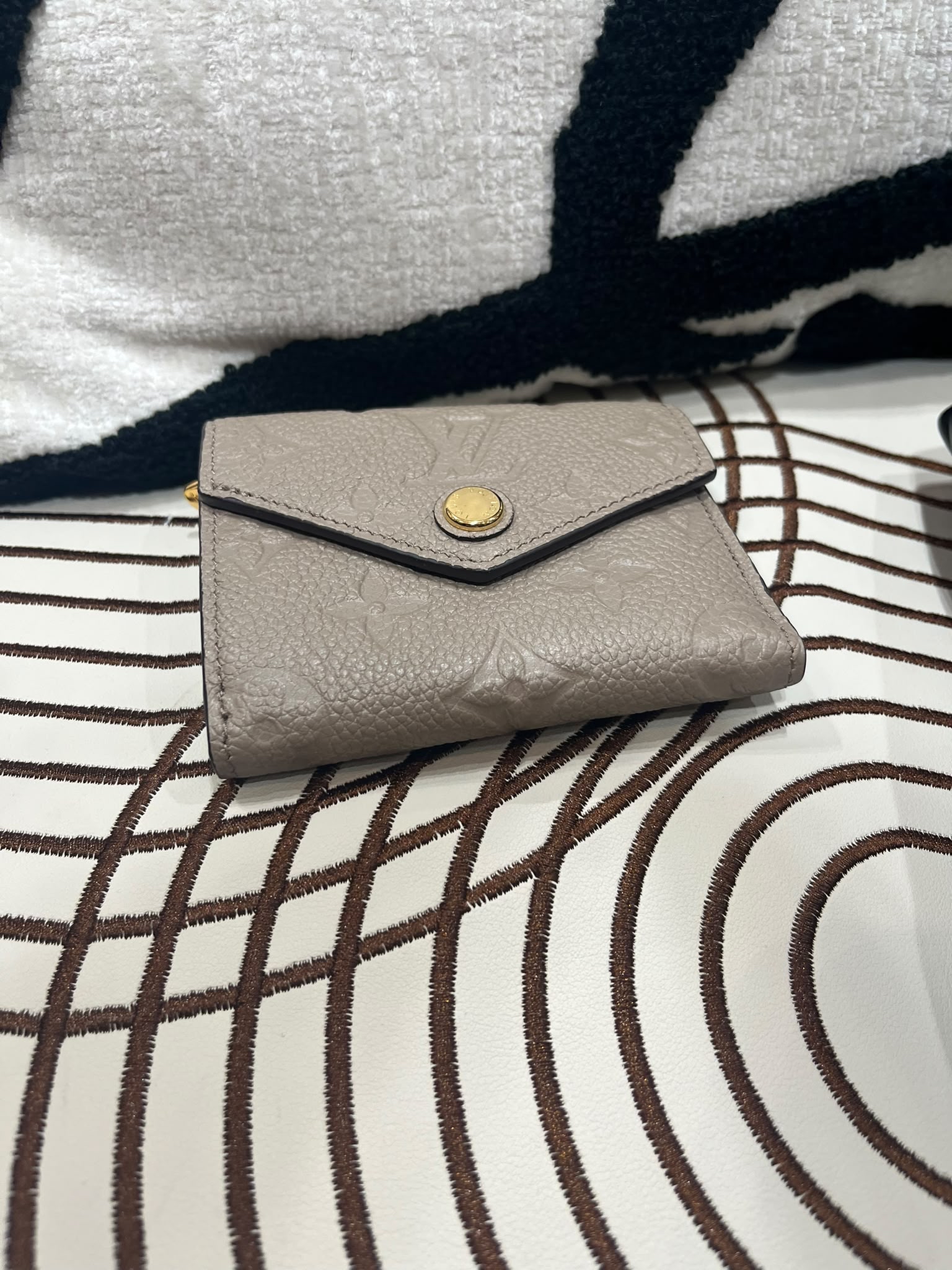 LV Zoe Wallet M69800 牛皮銀包 100%Authentic, 95%New ✅NFC✅Dust bag✅Box