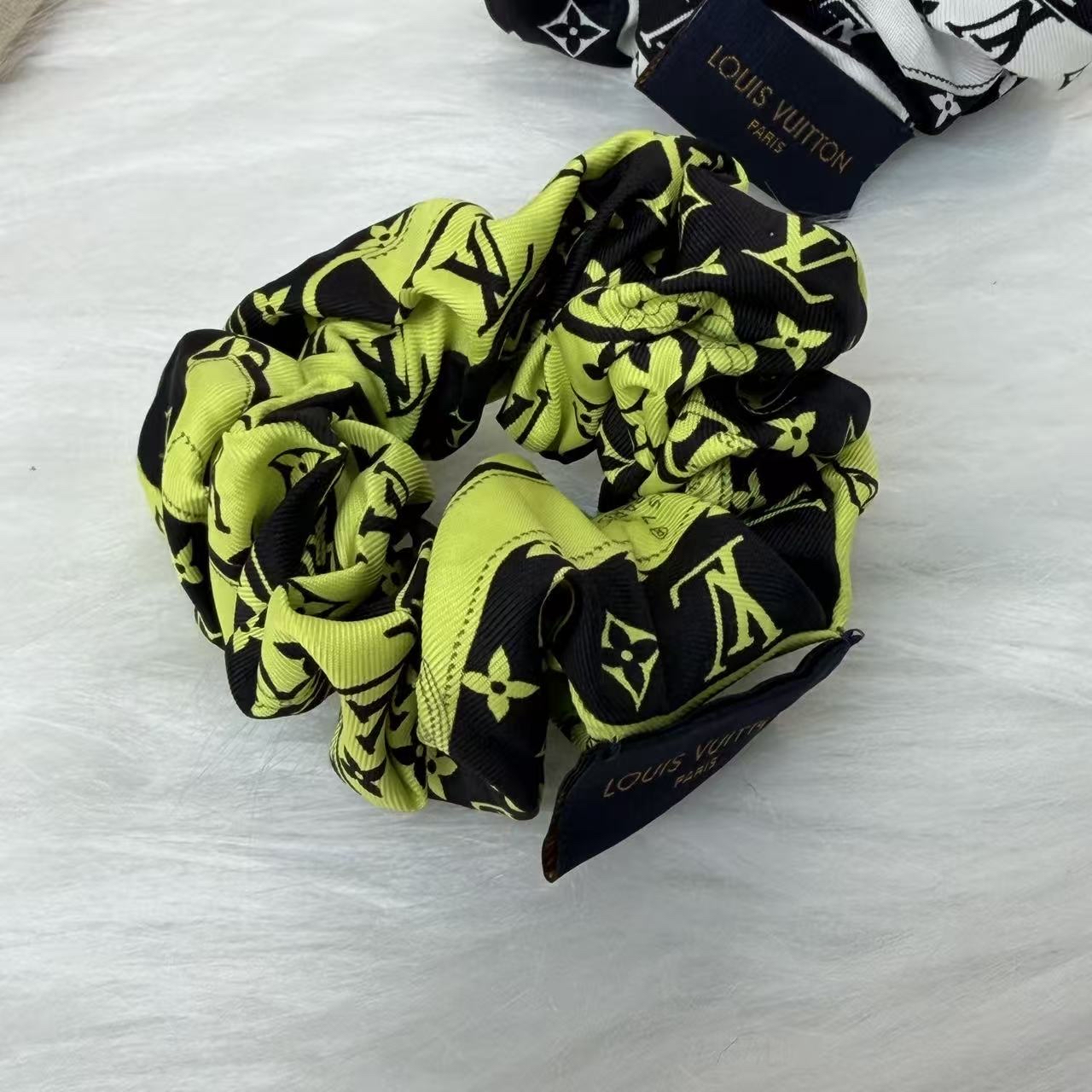 LV絲質地髮圈 三個裝超抵價❣️