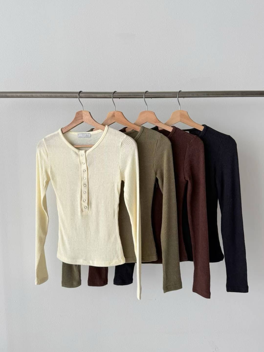 F66 啪鈕暗紋超彈Tee