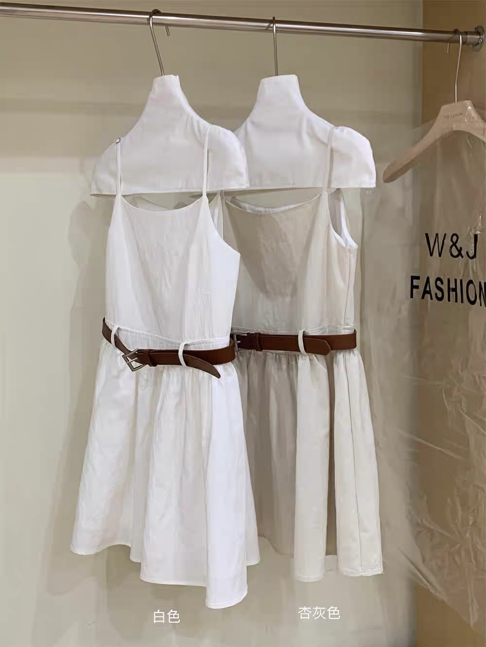 DR320方领连衣裙