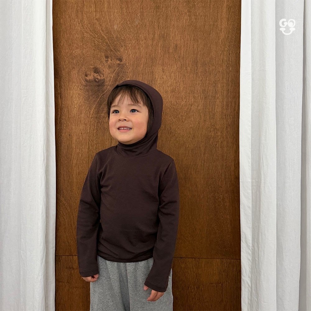 GOU | Versatile Hooded Turtleneck (with mom)