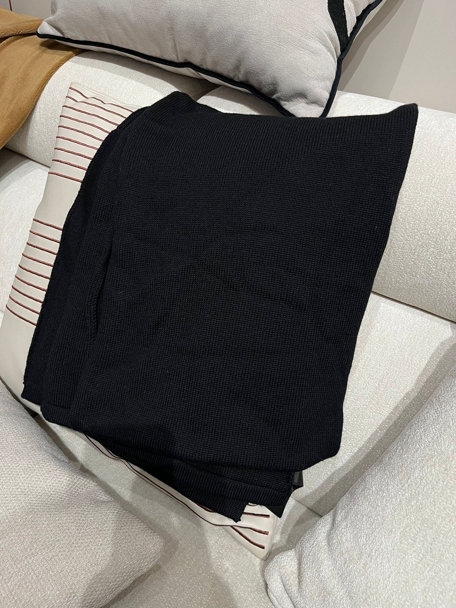 Fendi Monster Scarf 100%Authentic,98%new