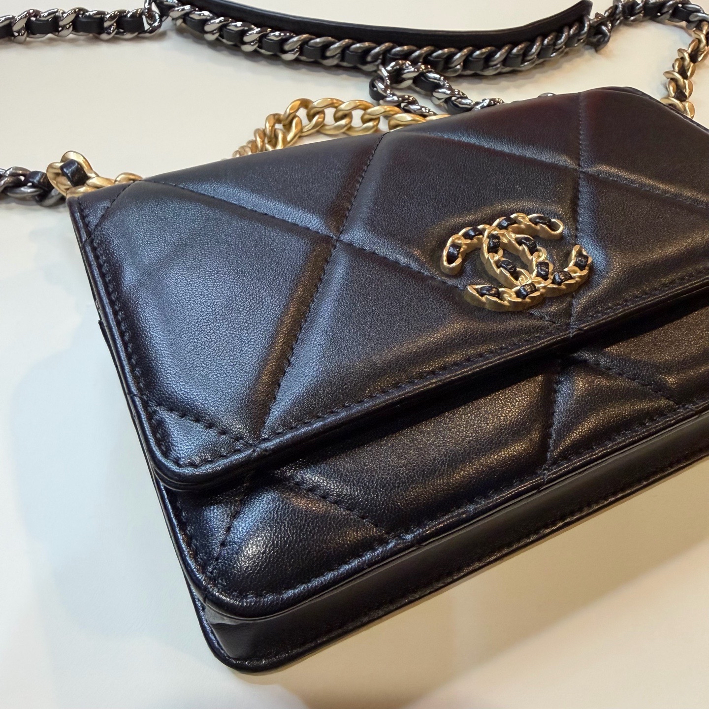 Pre owned chanel woc c19