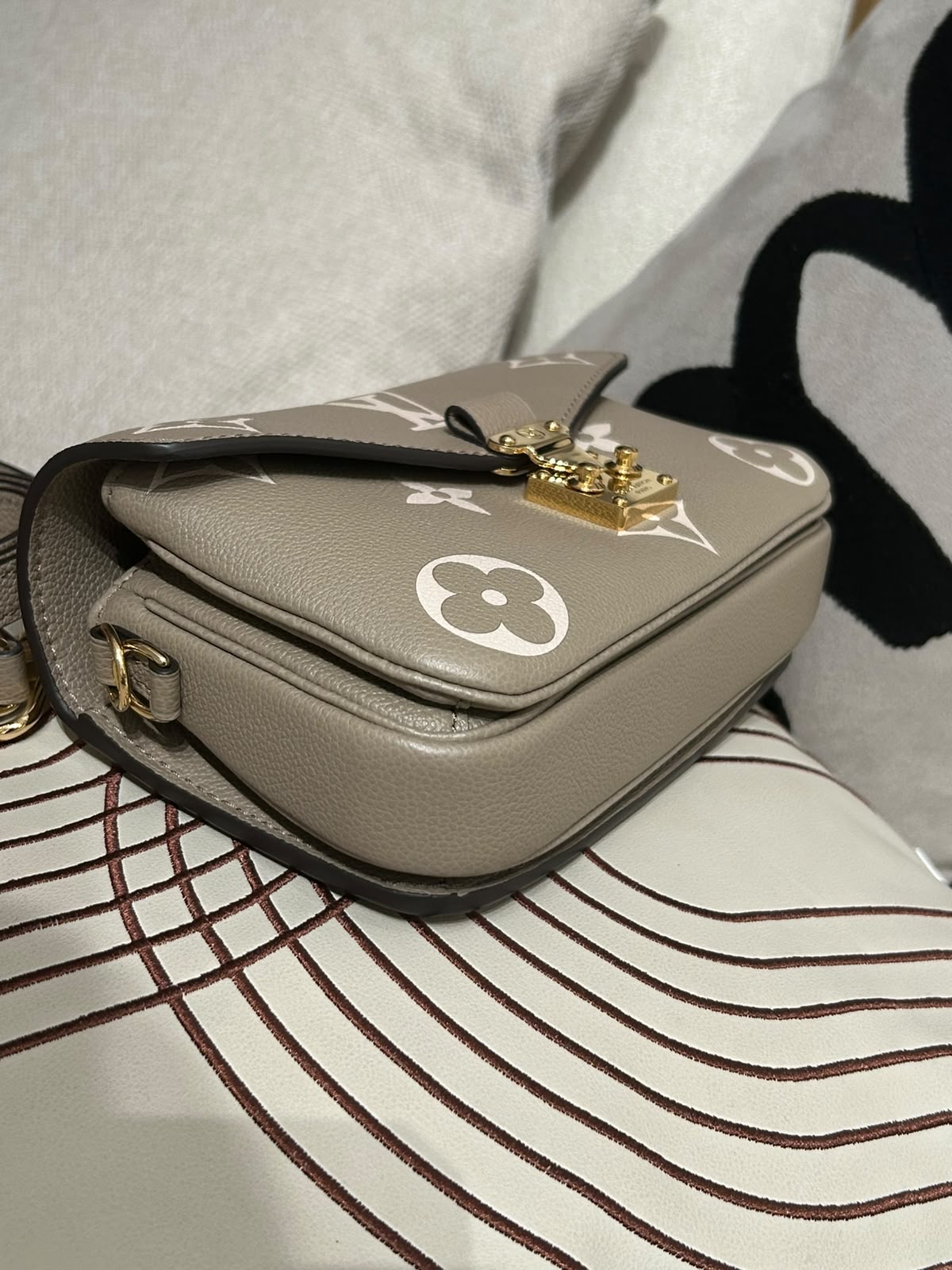 Lv Metis east west 100%Authentic,98%new ✅dust bag  
