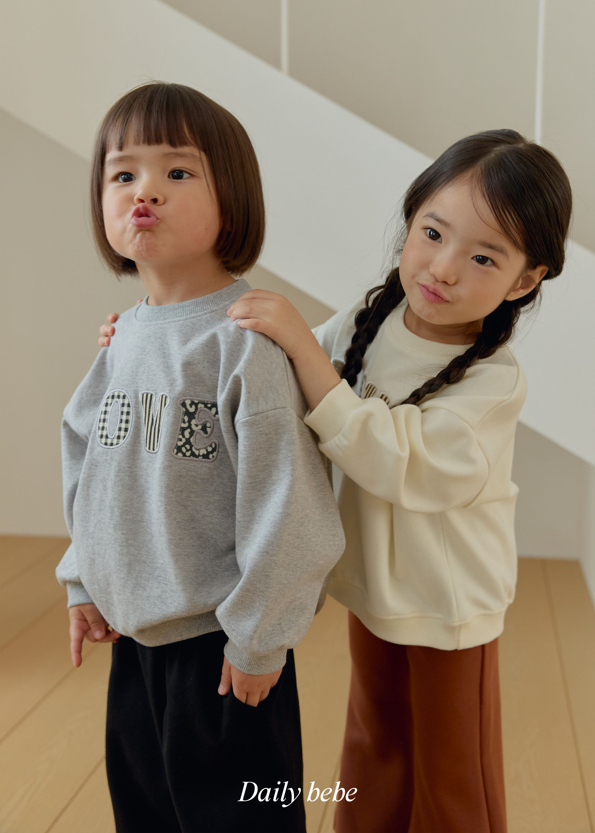 Dailybebe | Love Patch Sweatshirt