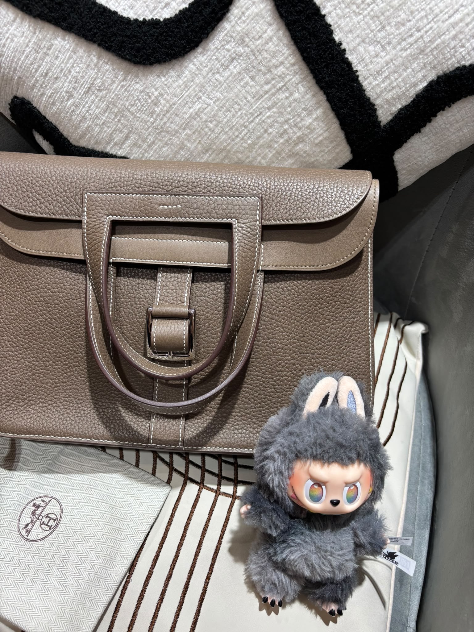 未使用品 Hermes Halzan 31 Stamp D Etoupe 100%Authentic, Unused未使用品 ✅Dust bag✅Box