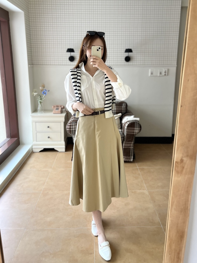 The Signature Flare Skirt (Beige)