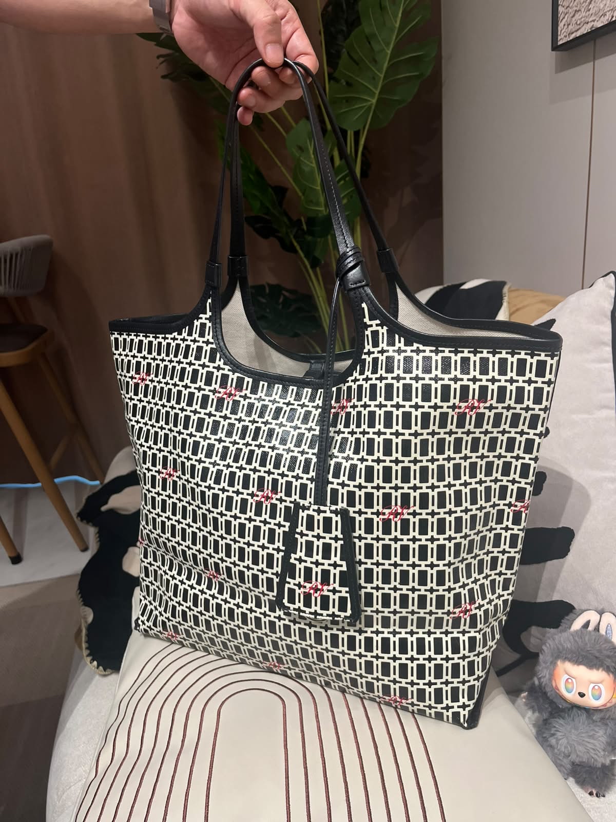 Roger Vivier Grand Vivier Shopping Tote Bag 100%Authentic, 98%New