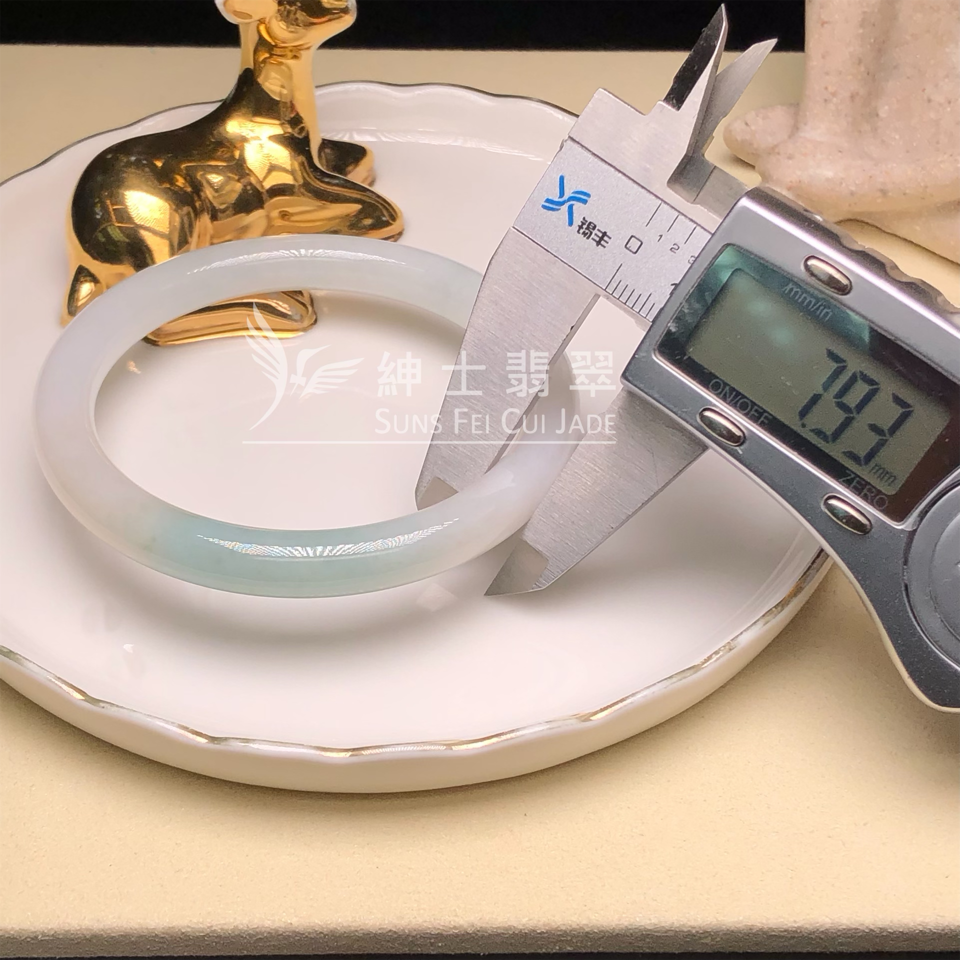  #C06280 淡綠圓鐲55.8mm 