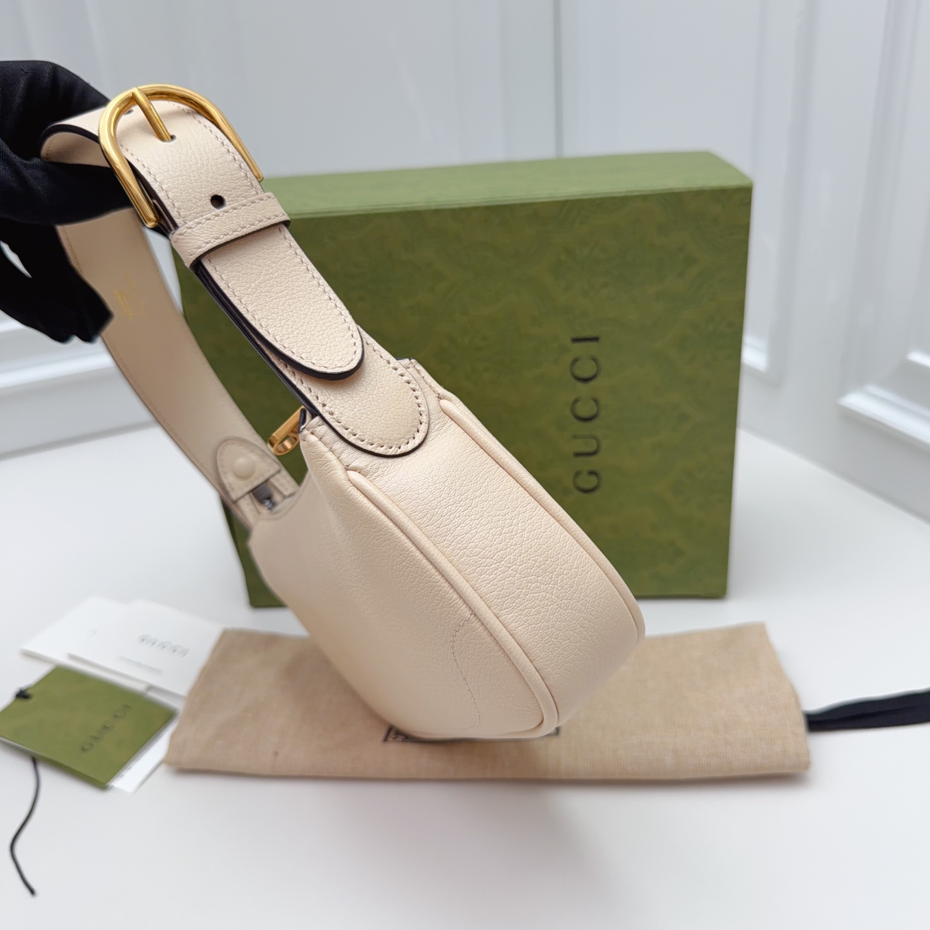 【預訂貨品】閒置全新⭐️ GUCCI經典奶白腋下包