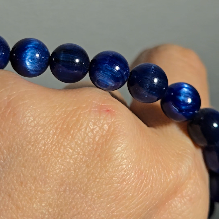 Blue kyanite 8.5mm bead bracelet - JW127