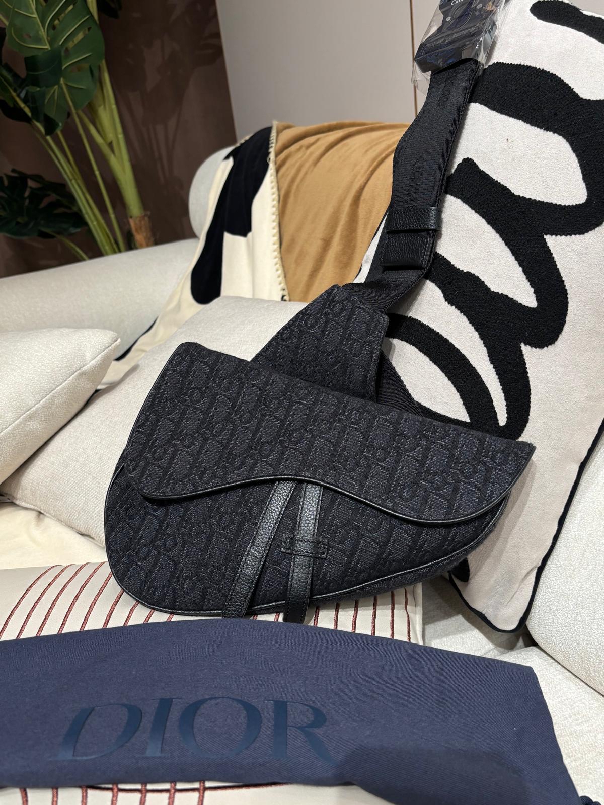 Dior Oblique Saddle Bag Medium 100%Authentic, 98%New ✅Booklet✅Dust bag 