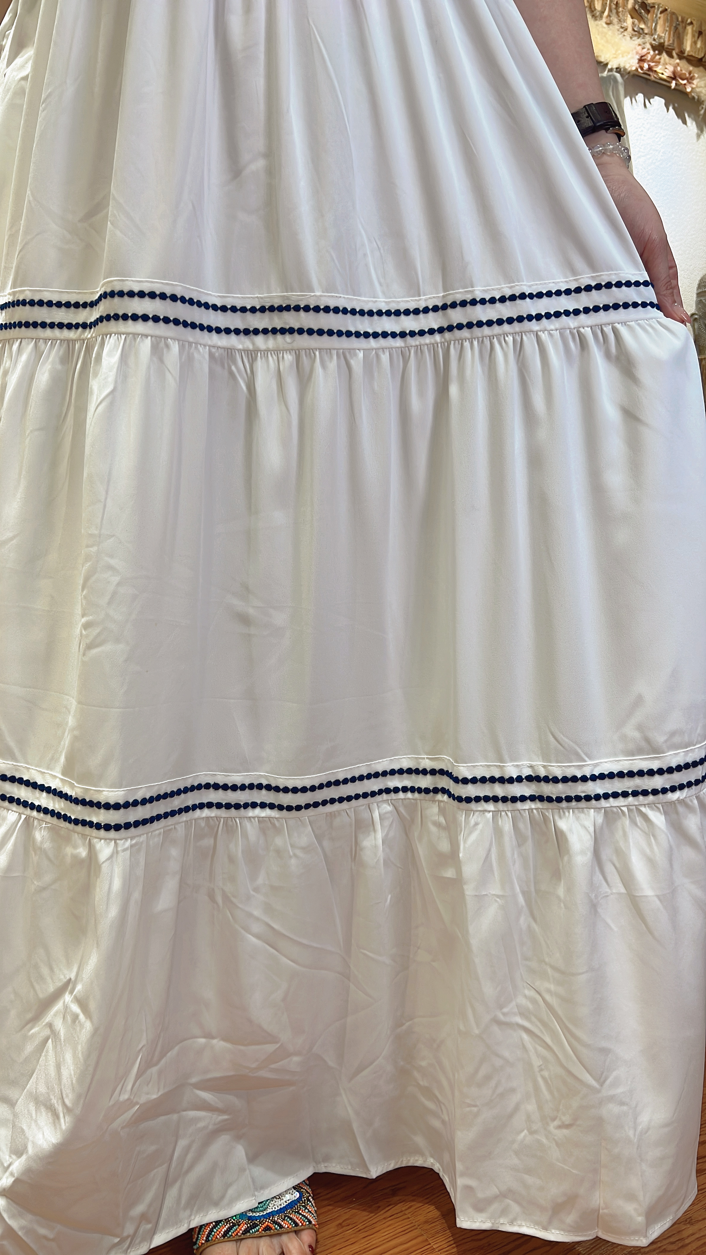 1992 White 3-layer blue Emb. V-Neck Sleeveless OP 53"