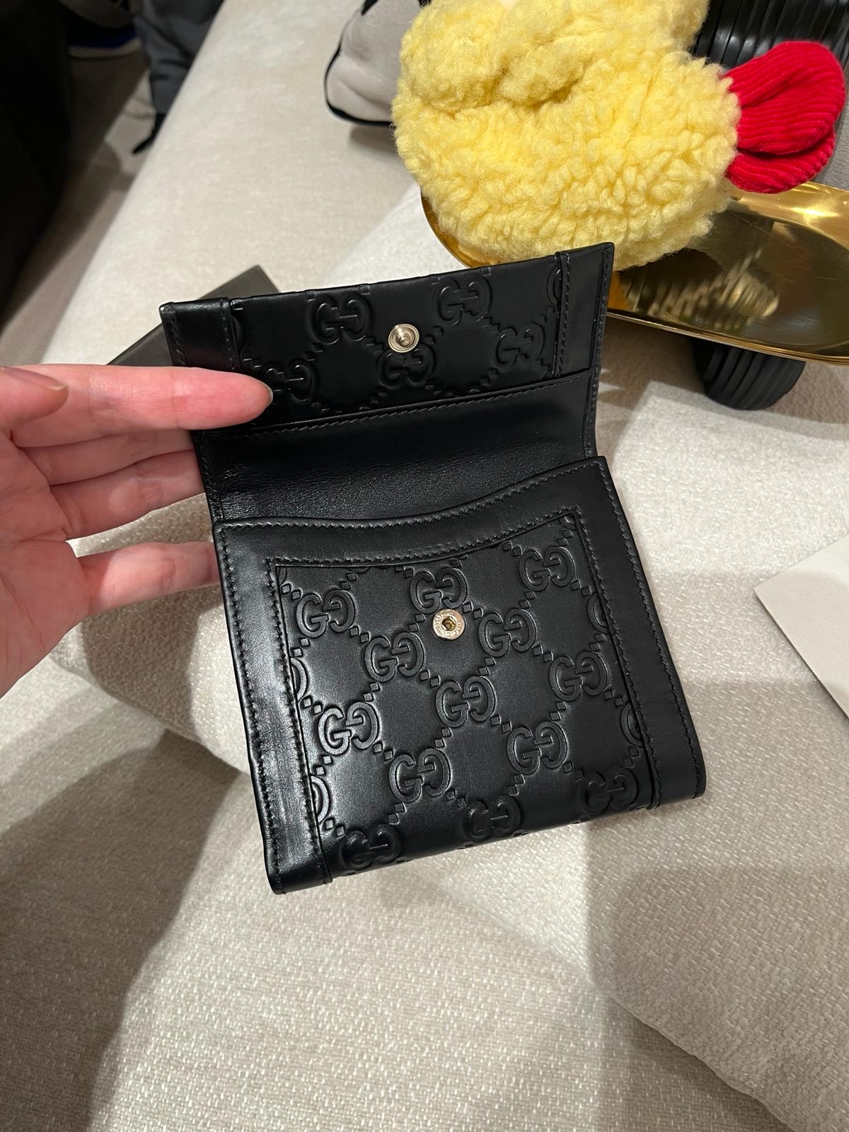 Gucci calfskin wallet 100%Authentic ,98%new ✅booklet✅box