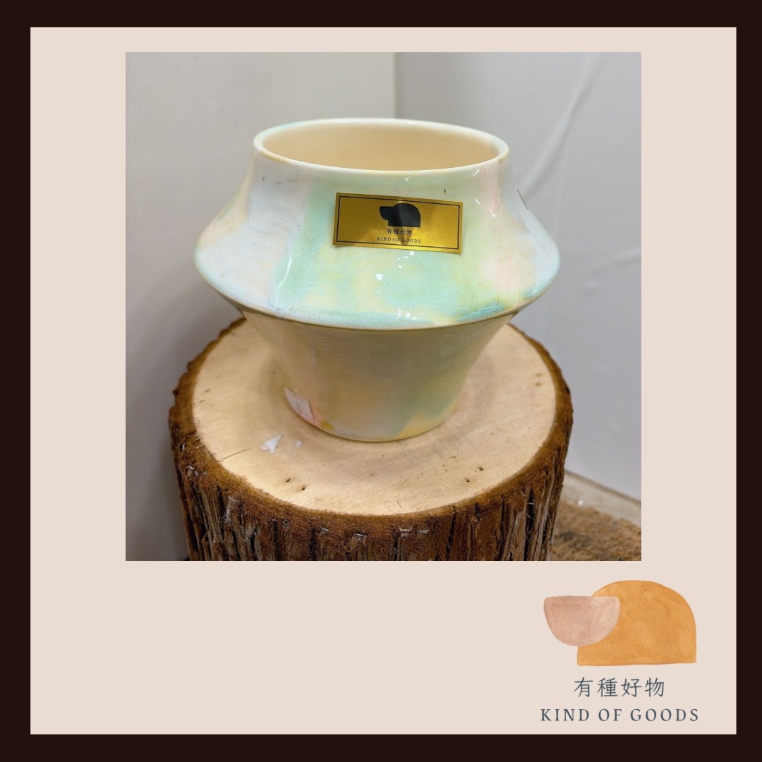 淡綠奶白流釉花盆