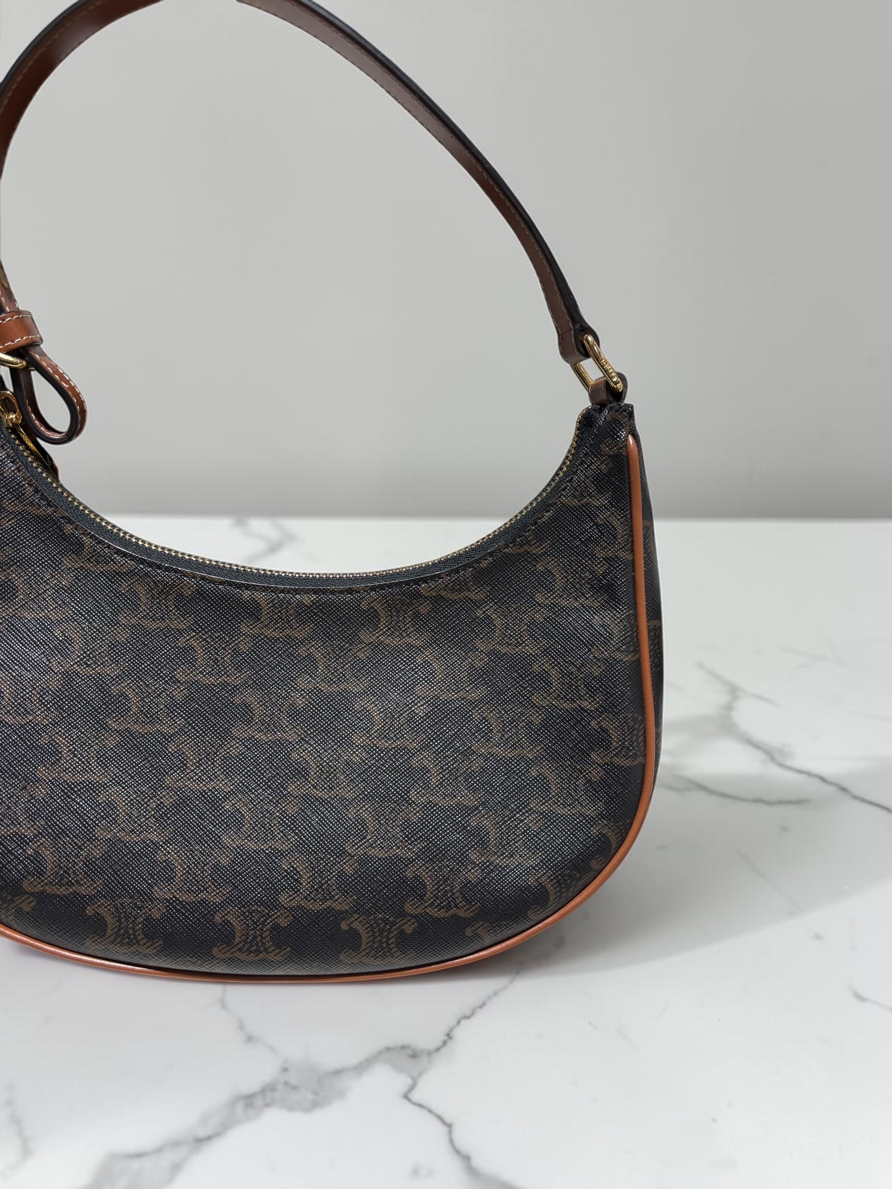 Celine Ava medium hobo bag 100%Authentic, 98%new ✅收據✅dust bag 