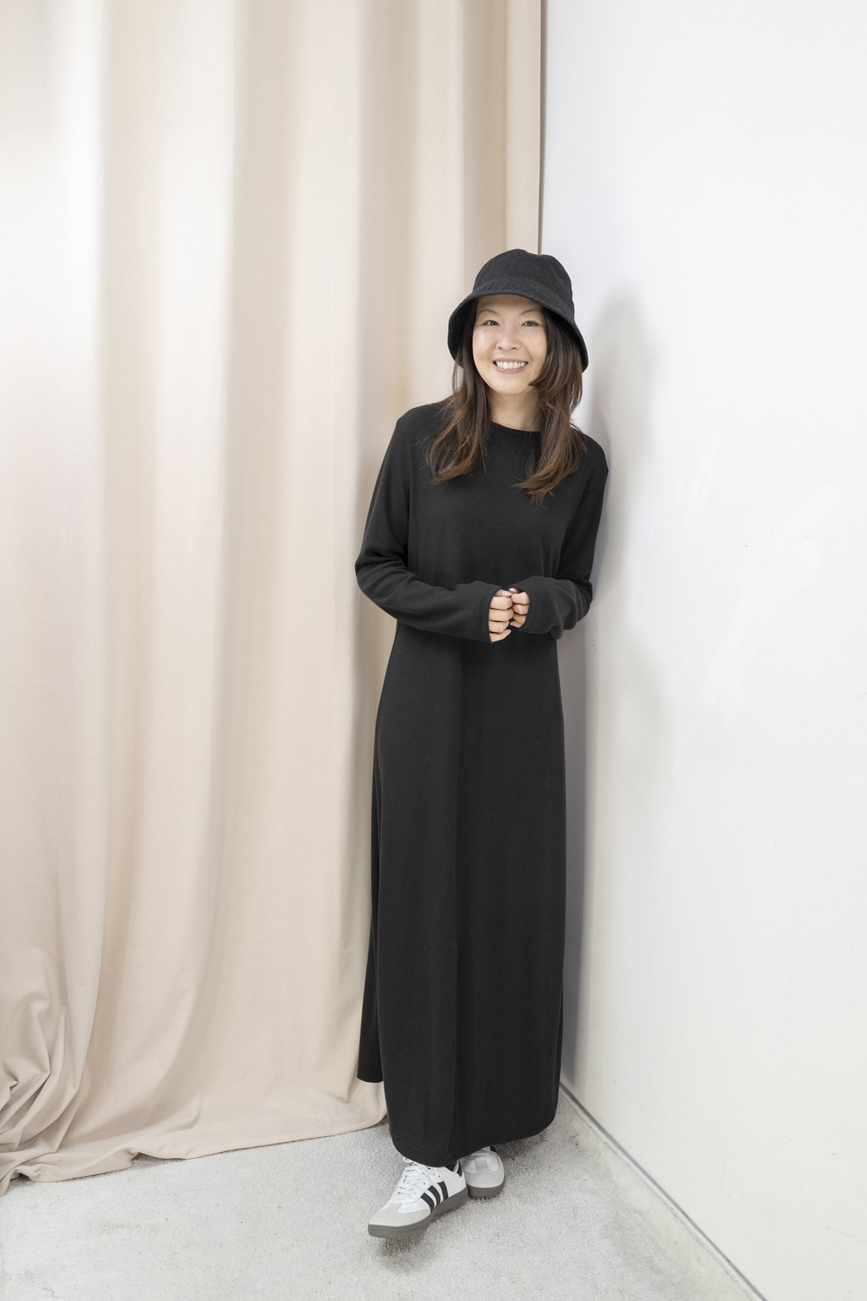 柔軟針織長版連身裙（黑色）